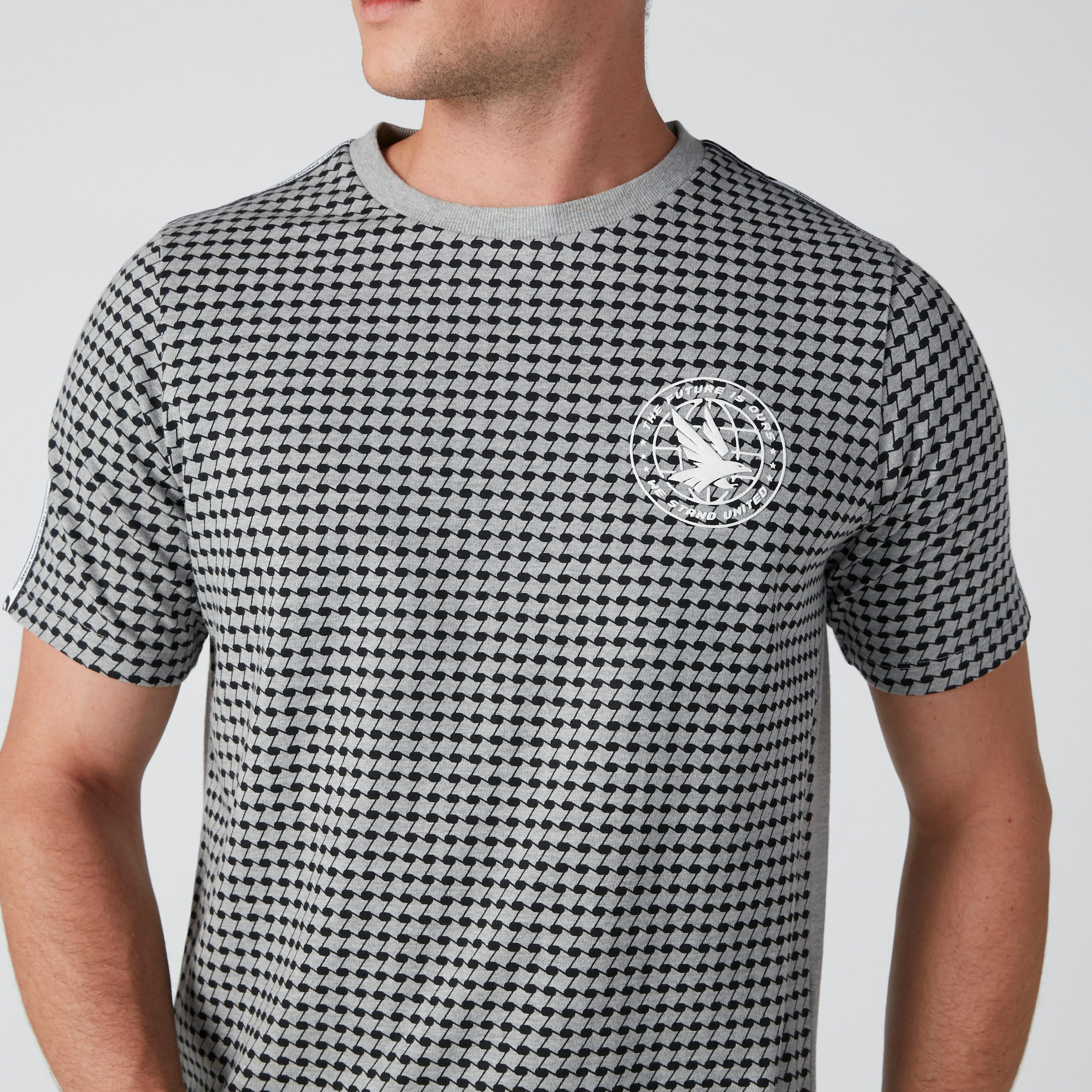 تيشيرت مستدام بأكمام قصيرة وشريطة وطبعات-men-clothing-tshirtsandpolos-tshirts-image-6