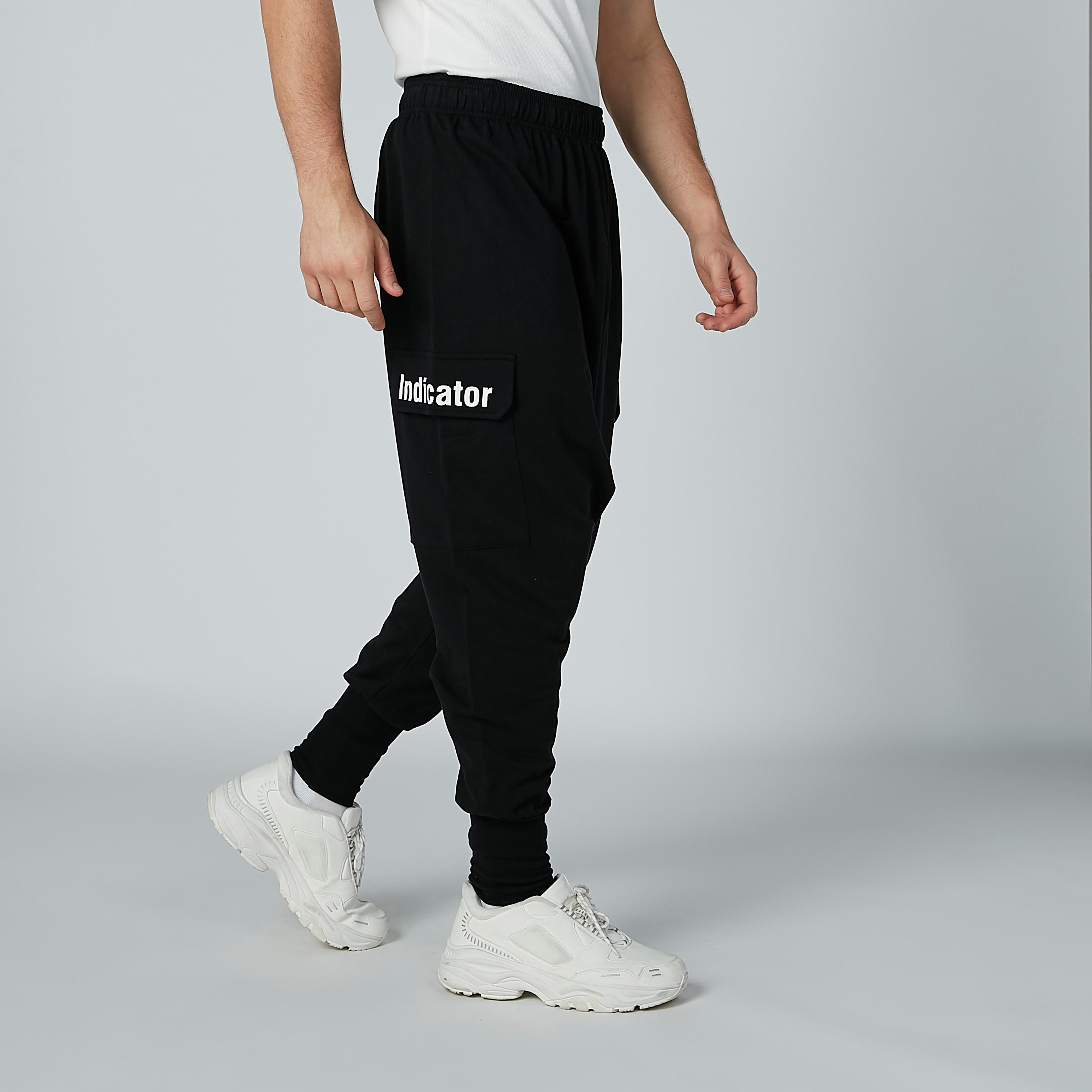 بنطال رياضي بخصر مطّاطي وجيوب وطبعات-men-clothing-bottoms-joggers-image-3