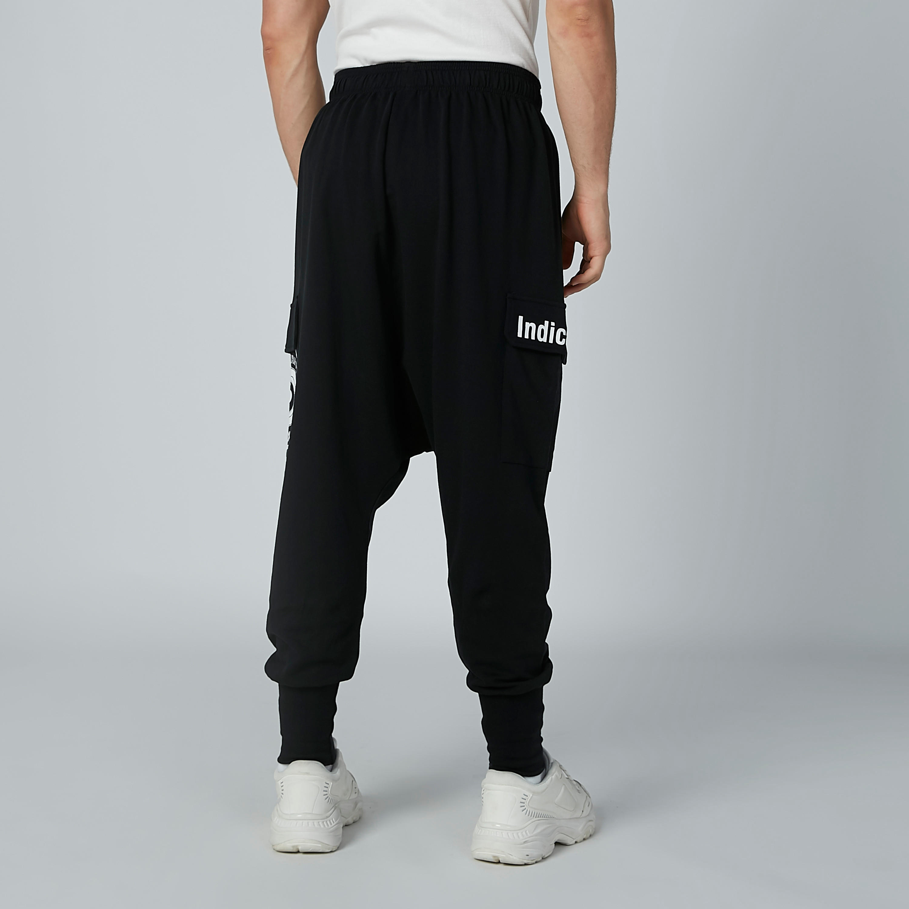 بنطال رياضي بخصر مطّاطي وجيوب وطبعات-men-clothing-bottoms-joggers-image-4