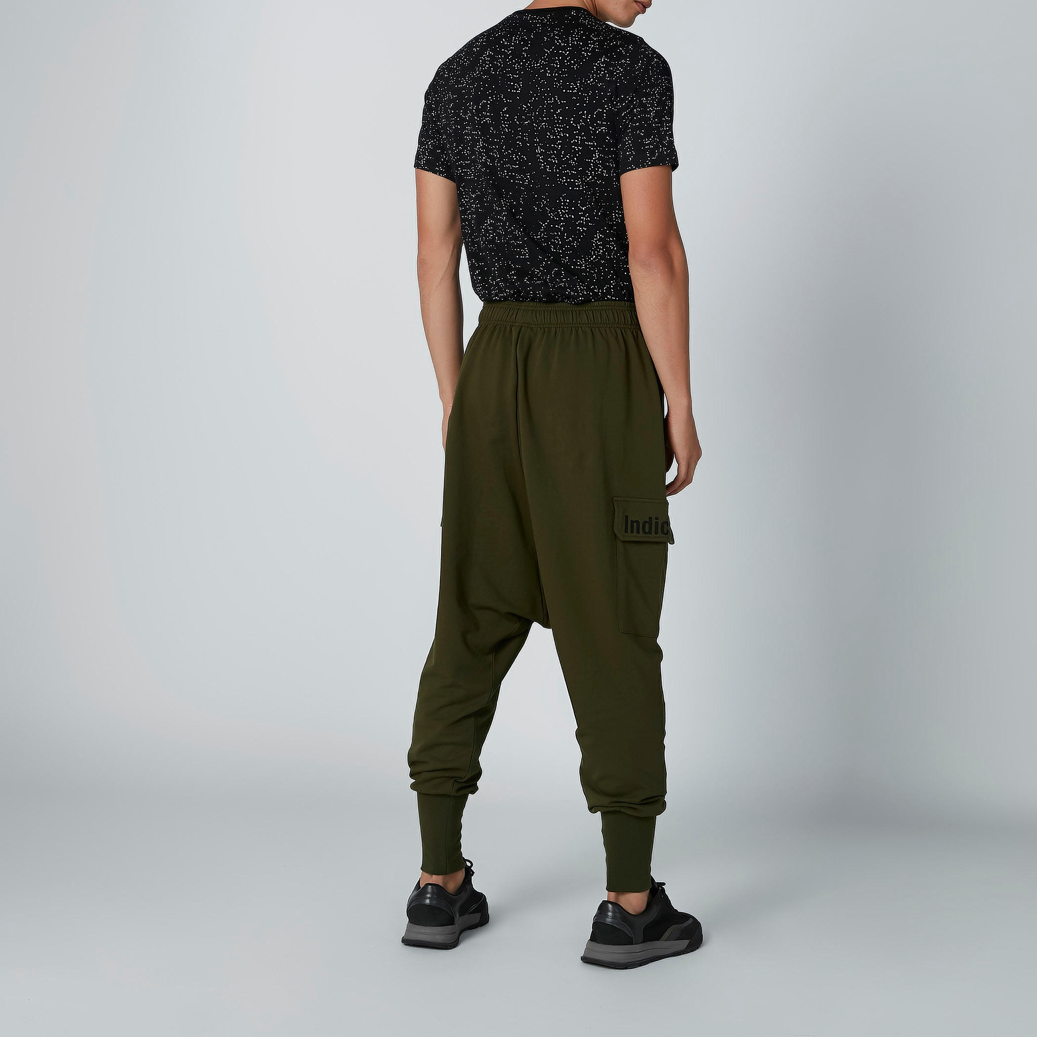 بنطال رياضي بأساور مطّاطية وجيوب وطبعات-men-clothing-bottoms-joggers-image-4