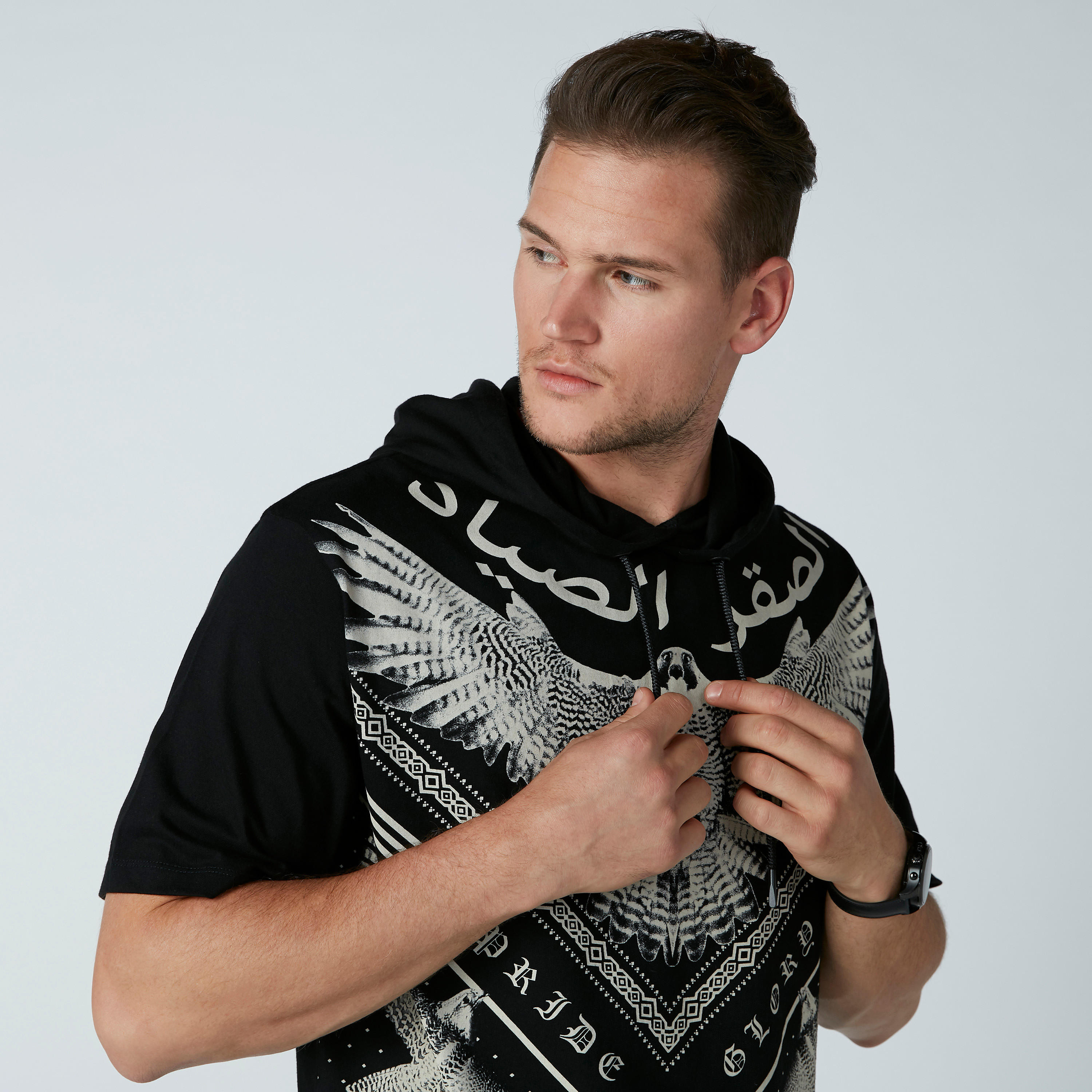 هودي مستدام بأكمام قصيرة وطبعات-men-clothing-tshirtsandpolos-tshirts-image-2