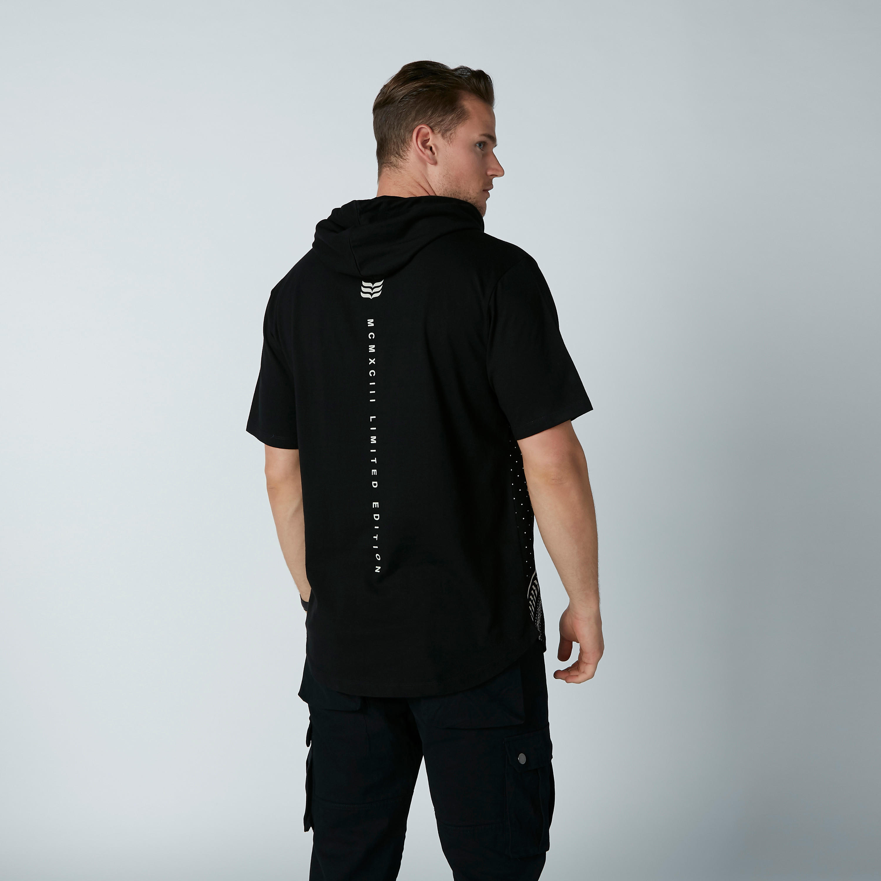 هودي مستدام بأكمام قصيرة وطبعات-men-clothing-tshirtsandpolos-tshirts-image-4