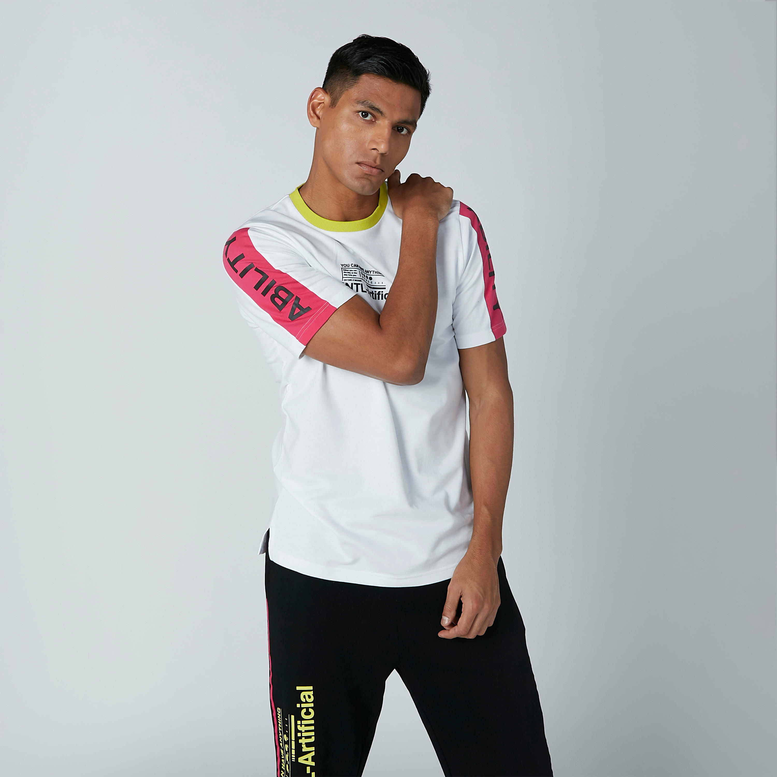 تيشيرت بياقة مستديرة وأكمام قصيرة وطبعات-men-clothing-tshirtsandpolos-tshirts-image-1