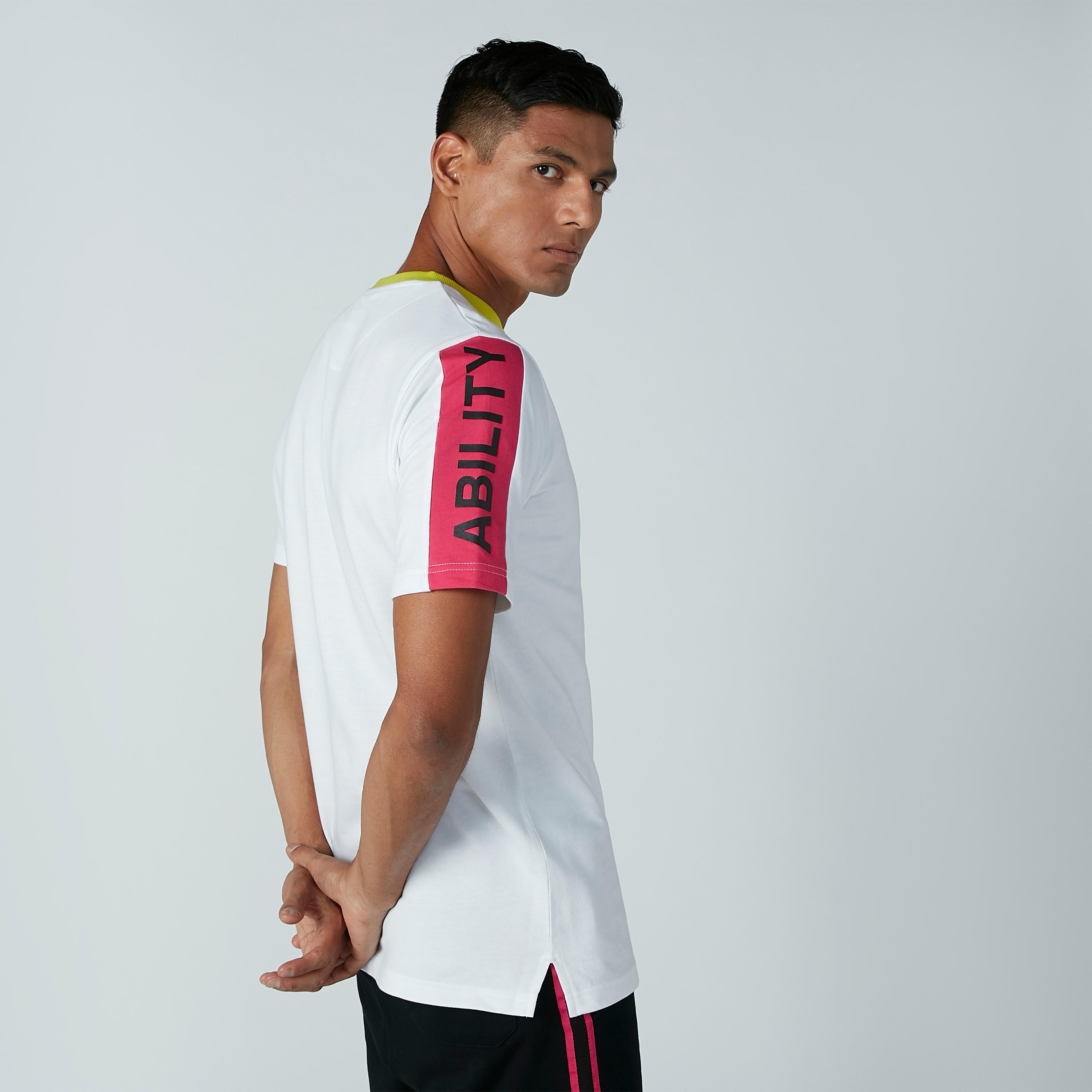 تيشيرت بياقة مستديرة وأكمام قصيرة وطبعات-men-clothing-tshirtsandpolos-tshirts-image-3