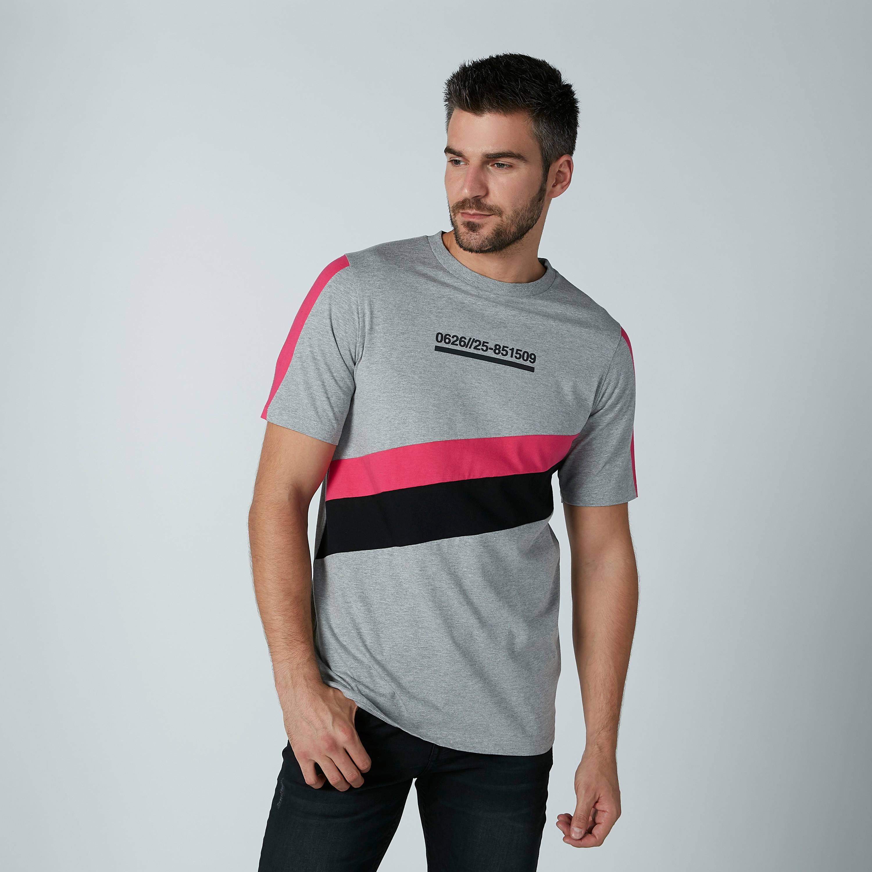 تيشيرت بطبعات وياقة مستديرة وأكمام قصيرة-men-clothing-tshirtsandpolos-tshirts-image-1