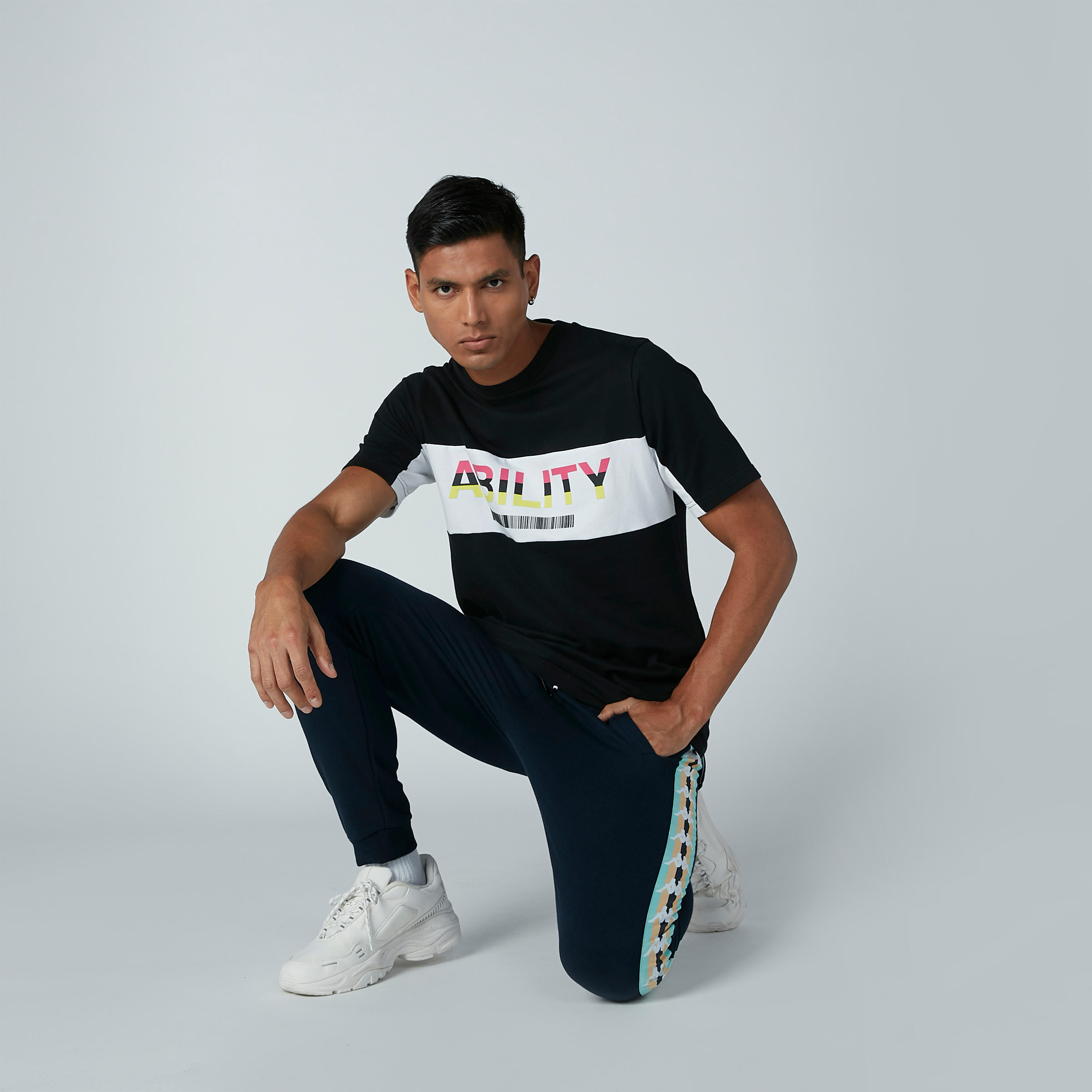 تيشيرت بياقة مستديرة وأكمام قصيرة وطبعات-men-clothing-tshirtsandpolos-tshirts-image-1