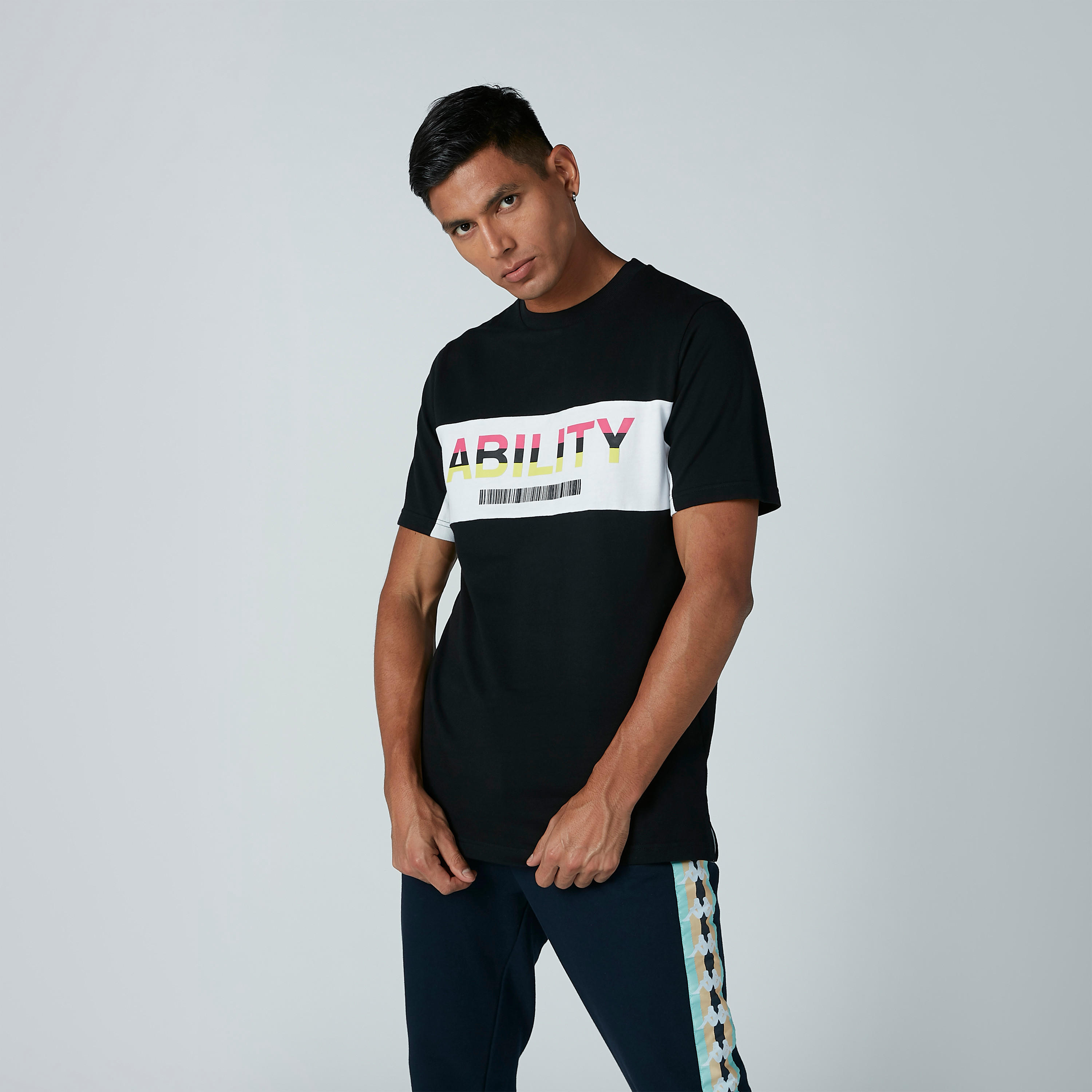 تيشيرت بياقة مستديرة وأكمام قصيرة وطبعات-men-clothing-tshirtsandpolos-tshirts-image-2