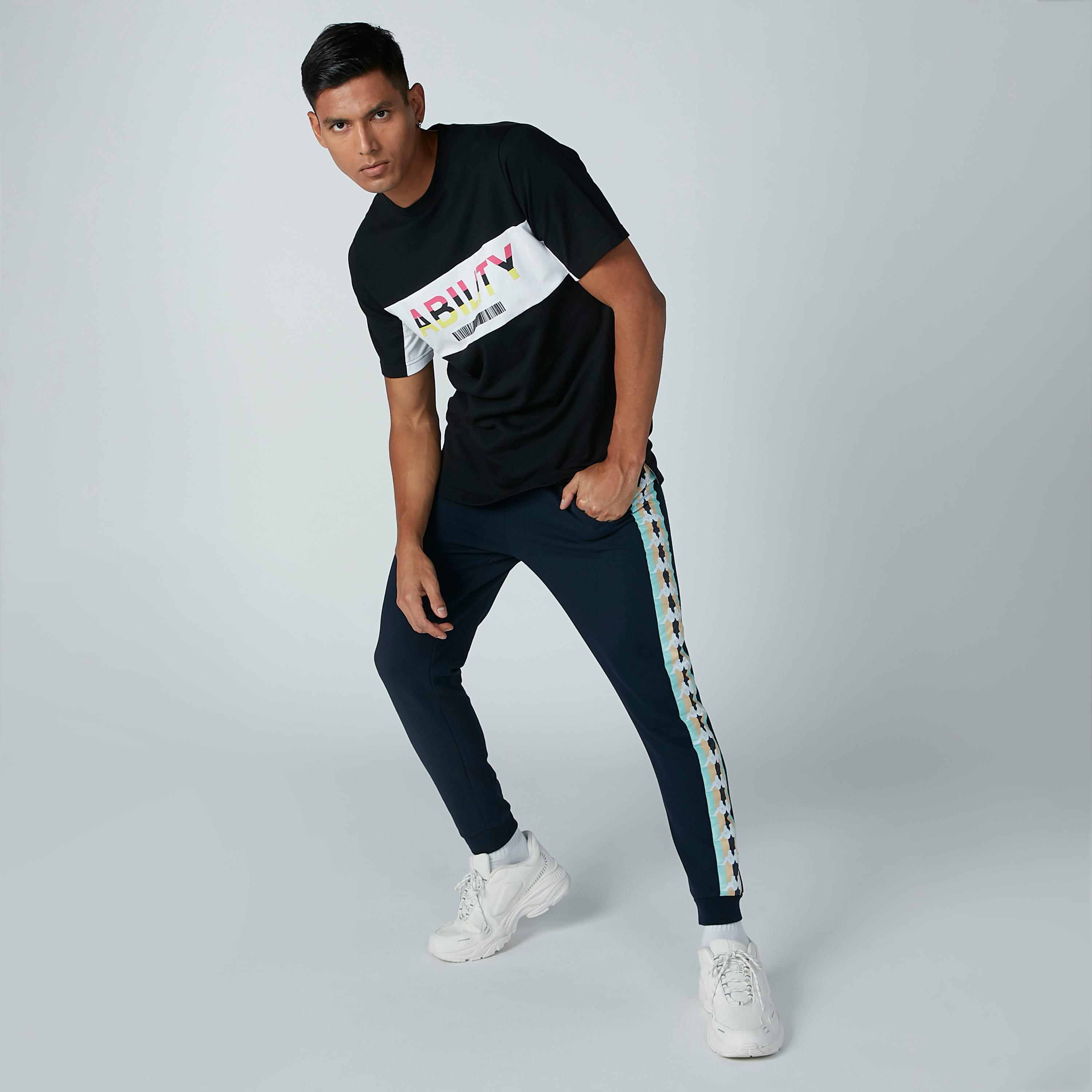 تيشيرت بياقة مستديرة وأكمام قصيرة وطبعات-men-clothing-tshirtsandpolos-tshirts-image-5