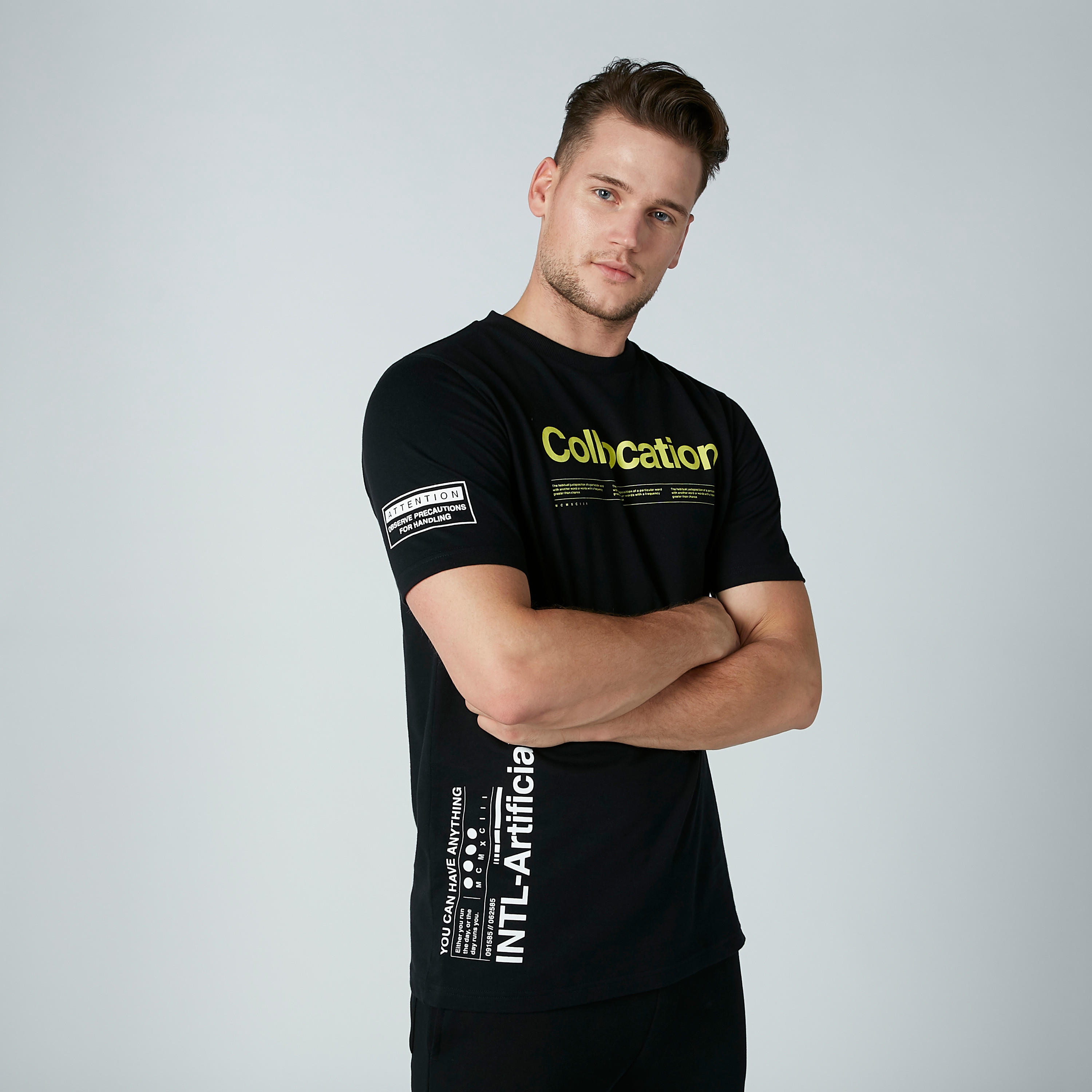 تيشيرت بياقة مستديرة وأكمام قصيرة وطبعات-men-clothing-tshirtsandpolos-tshirts-image-1