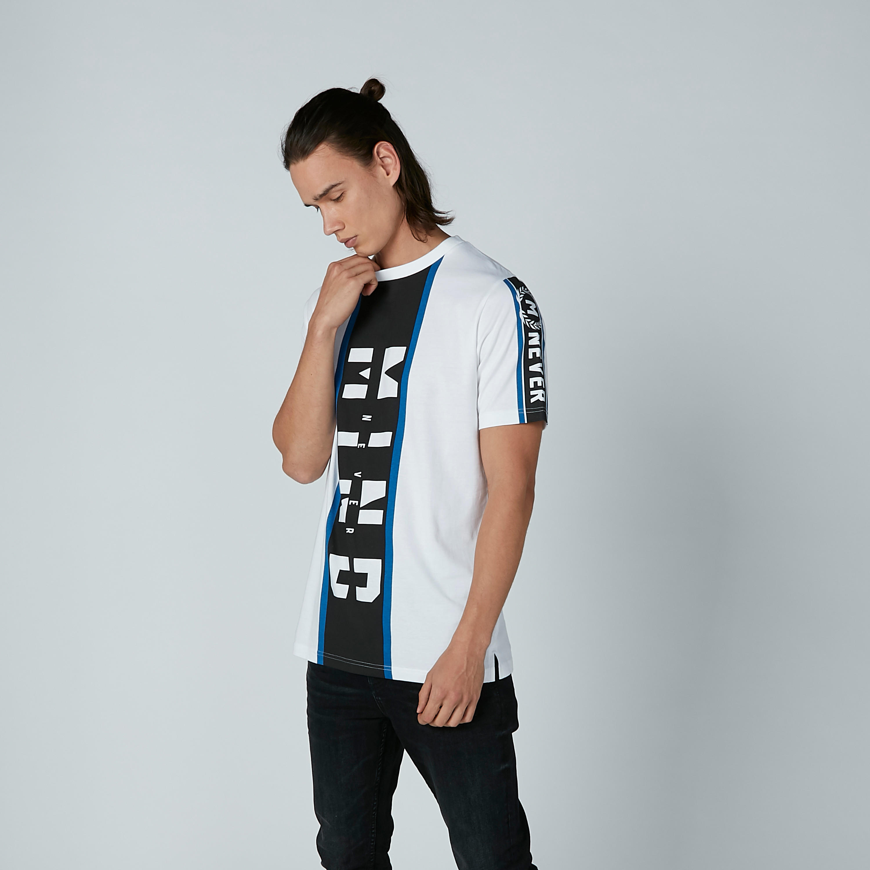 تيشيرت بطبعات وياقة مستديرة وأكمام قصيرة-men-clothing-tshirtsandpolos-tshirts-image-3