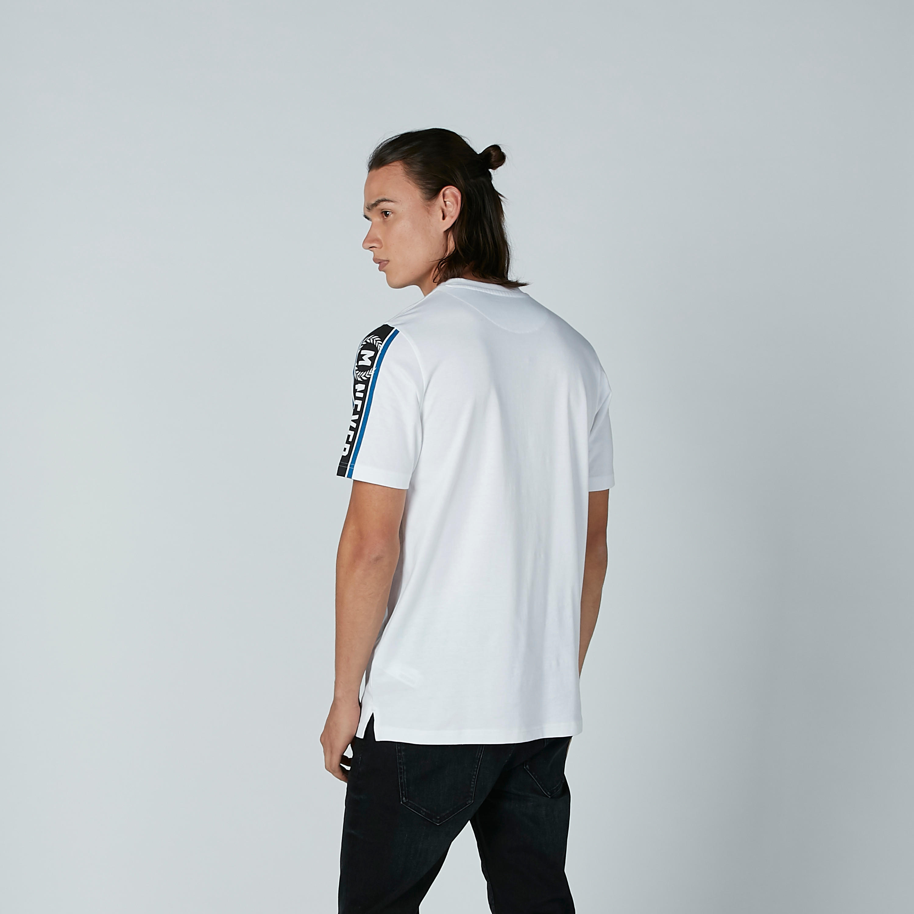 تيشيرت بطبعات وياقة مستديرة وأكمام قصيرة-men-clothing-tshirtsandpolos-tshirts-image-4