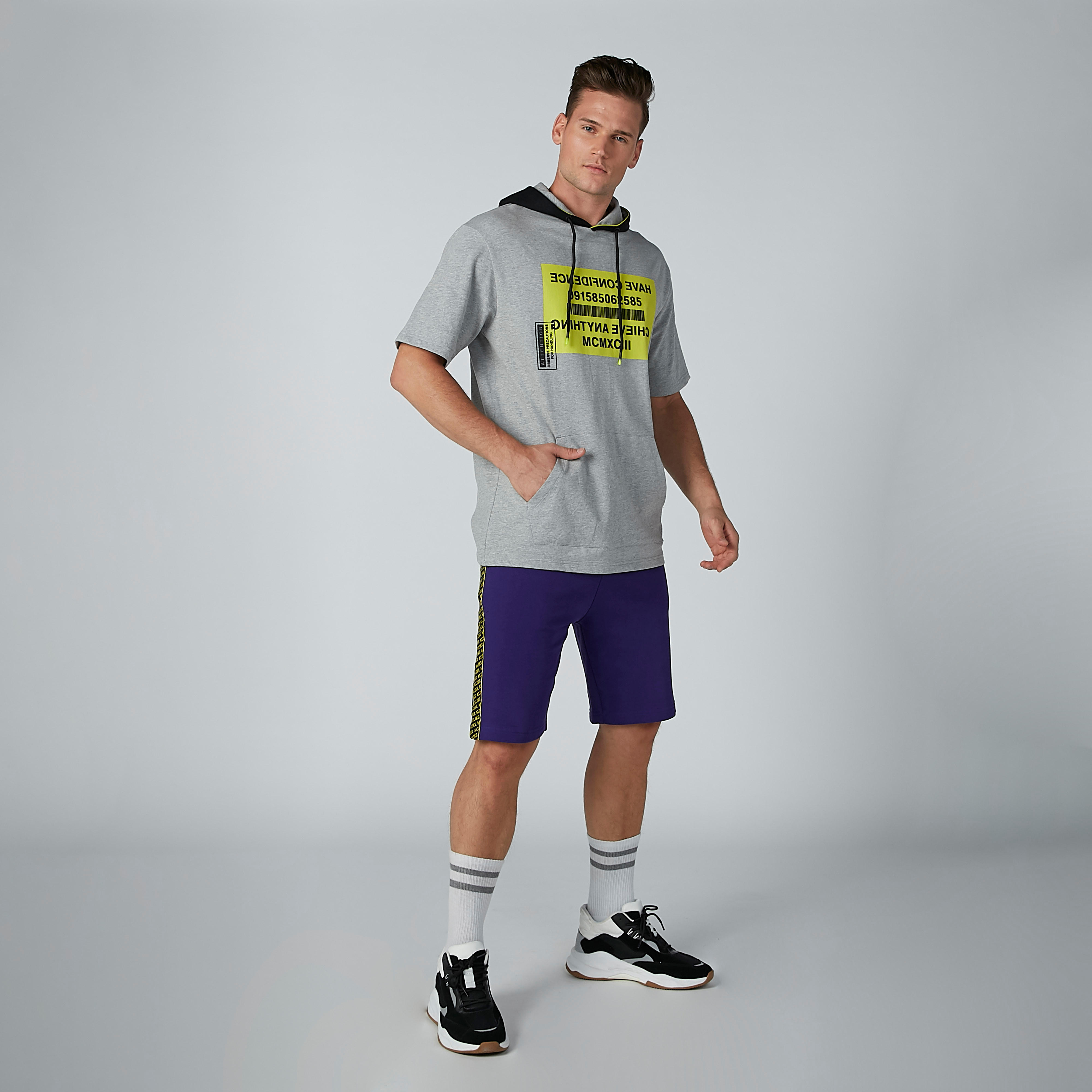 هودي بأكمام قصيرة وطبعات-men-clothing-tshirtsandpolos-tshirts-image-1