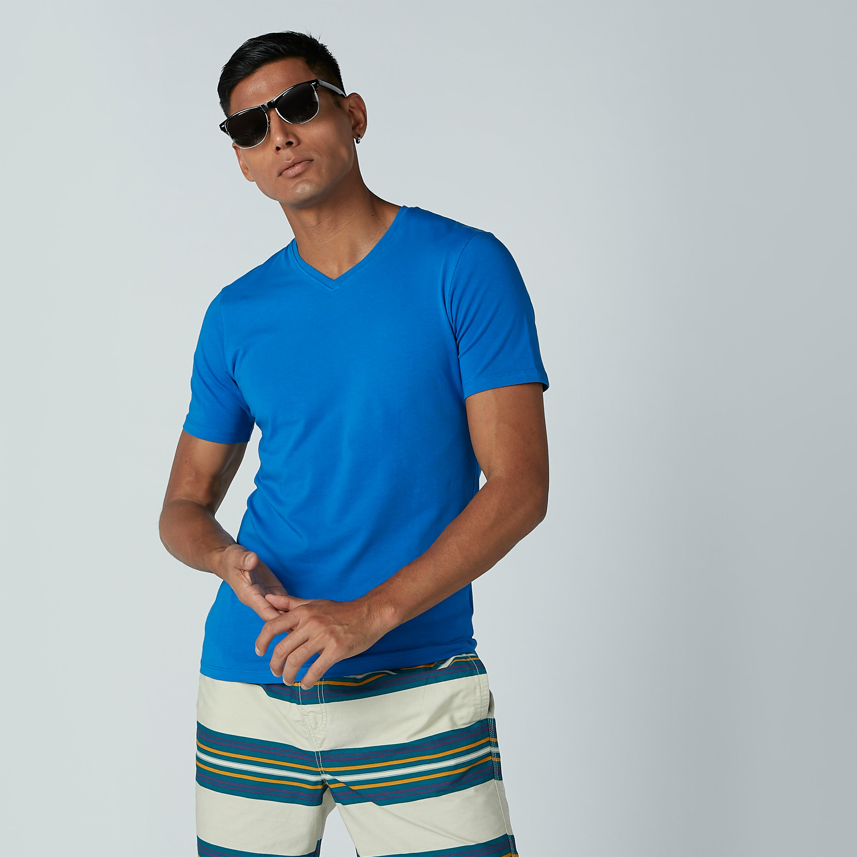 تيشيرت سادة بياقة V وأكمام قصيرة-men-clothing-tshirtsandpolos-tshirts-image-1