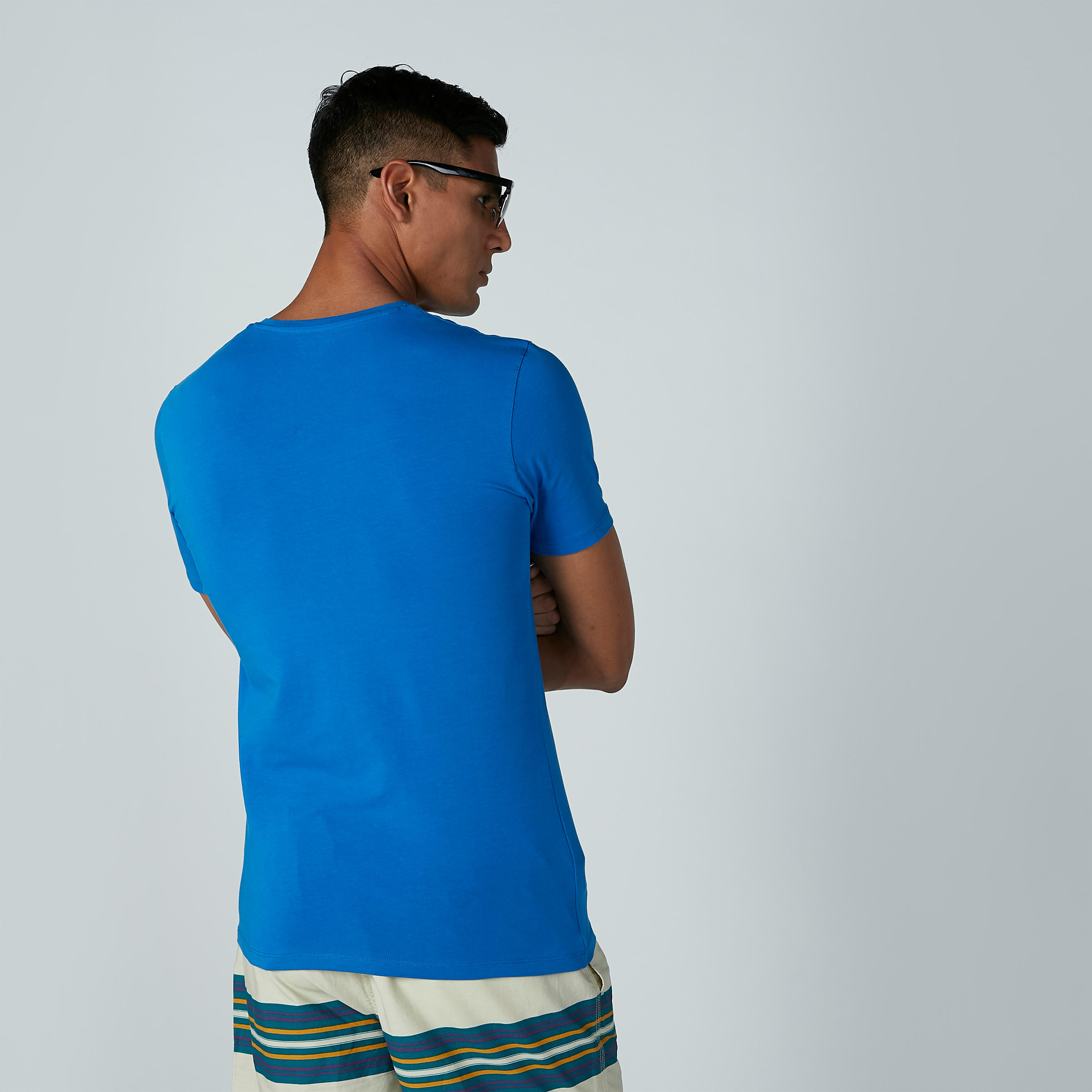 تيشيرت سادة بياقة V وأكمام قصيرة-men-clothing-tshirtsandpolos-tshirts-image-3