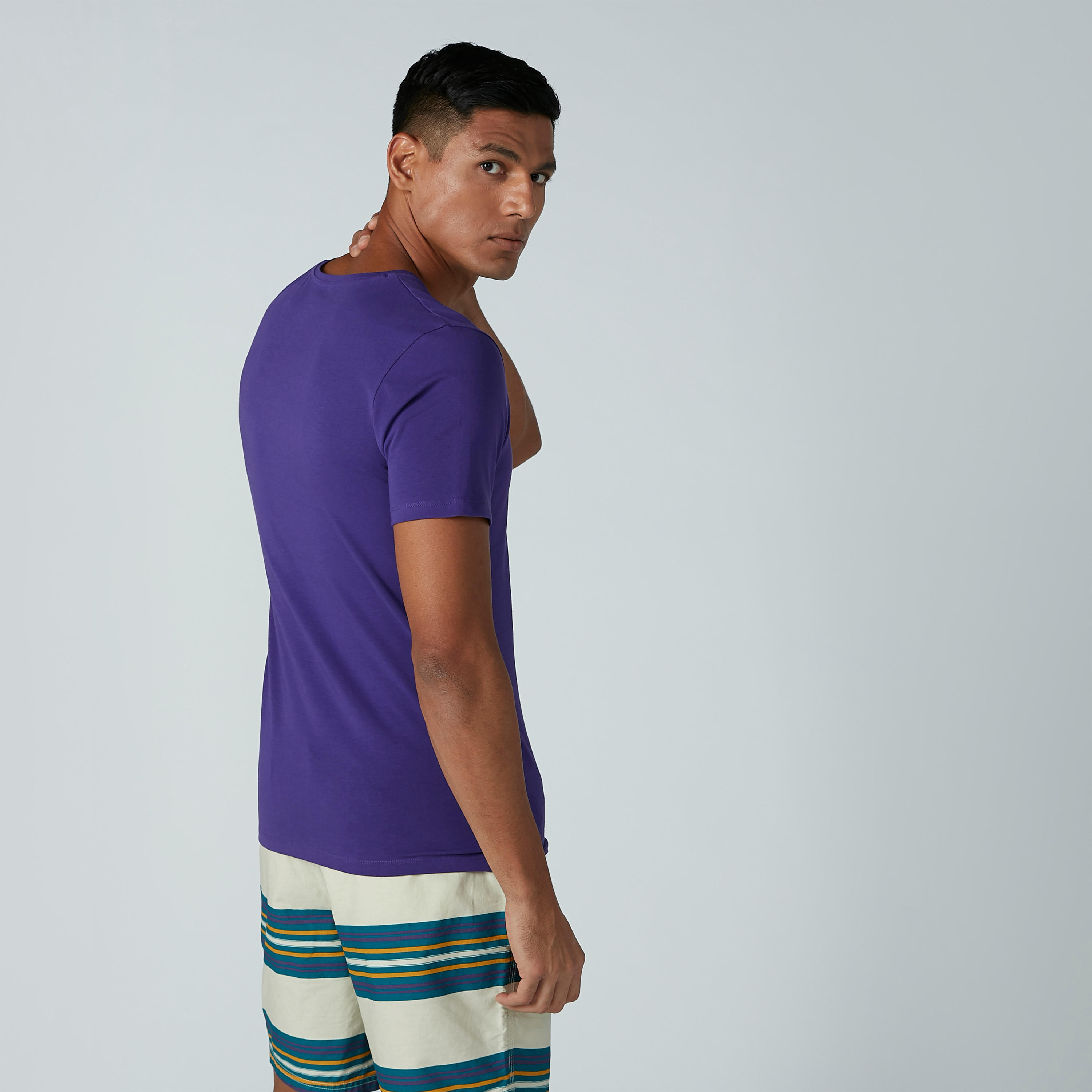 تيشيرت سادة بياقة V وأكمام قصيرة-men-clothing-tshirtsandpolos-tshirts-image-3