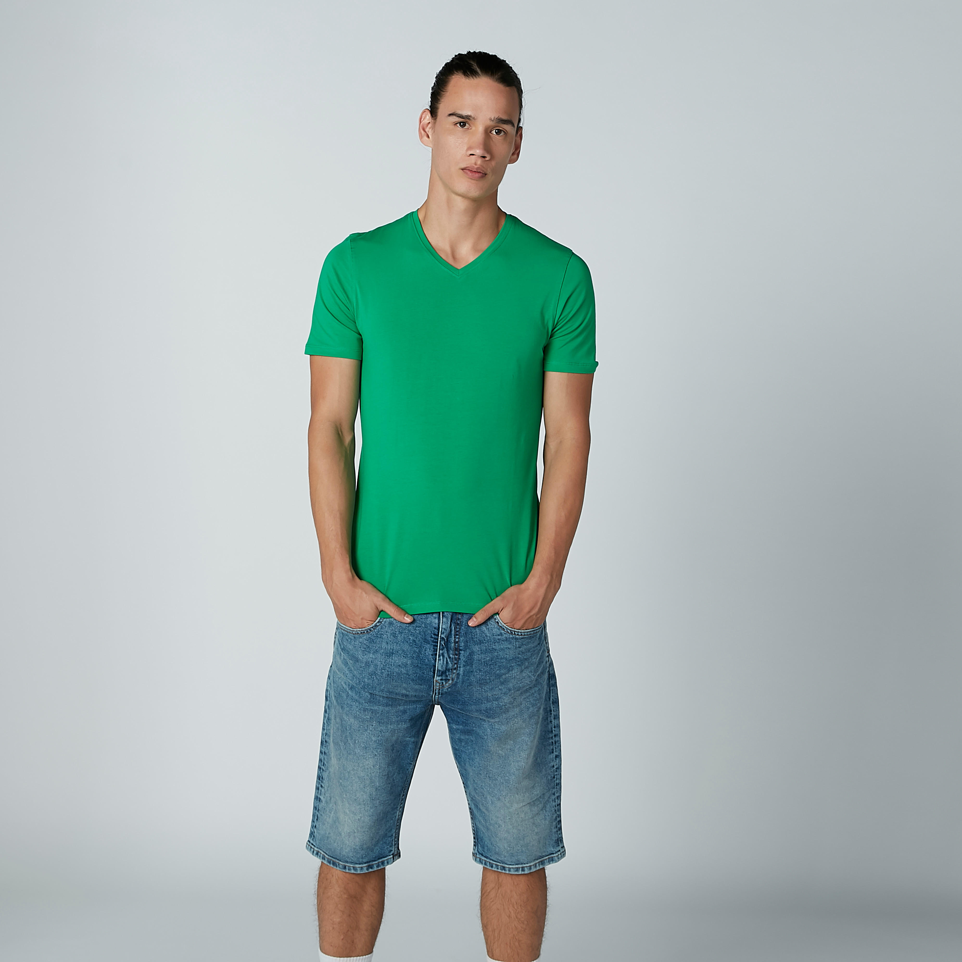 تيشيرت سادة بياقة V وأكمام قصيرة-men-clothing-tshirtsandpolos-tshirts-image-1