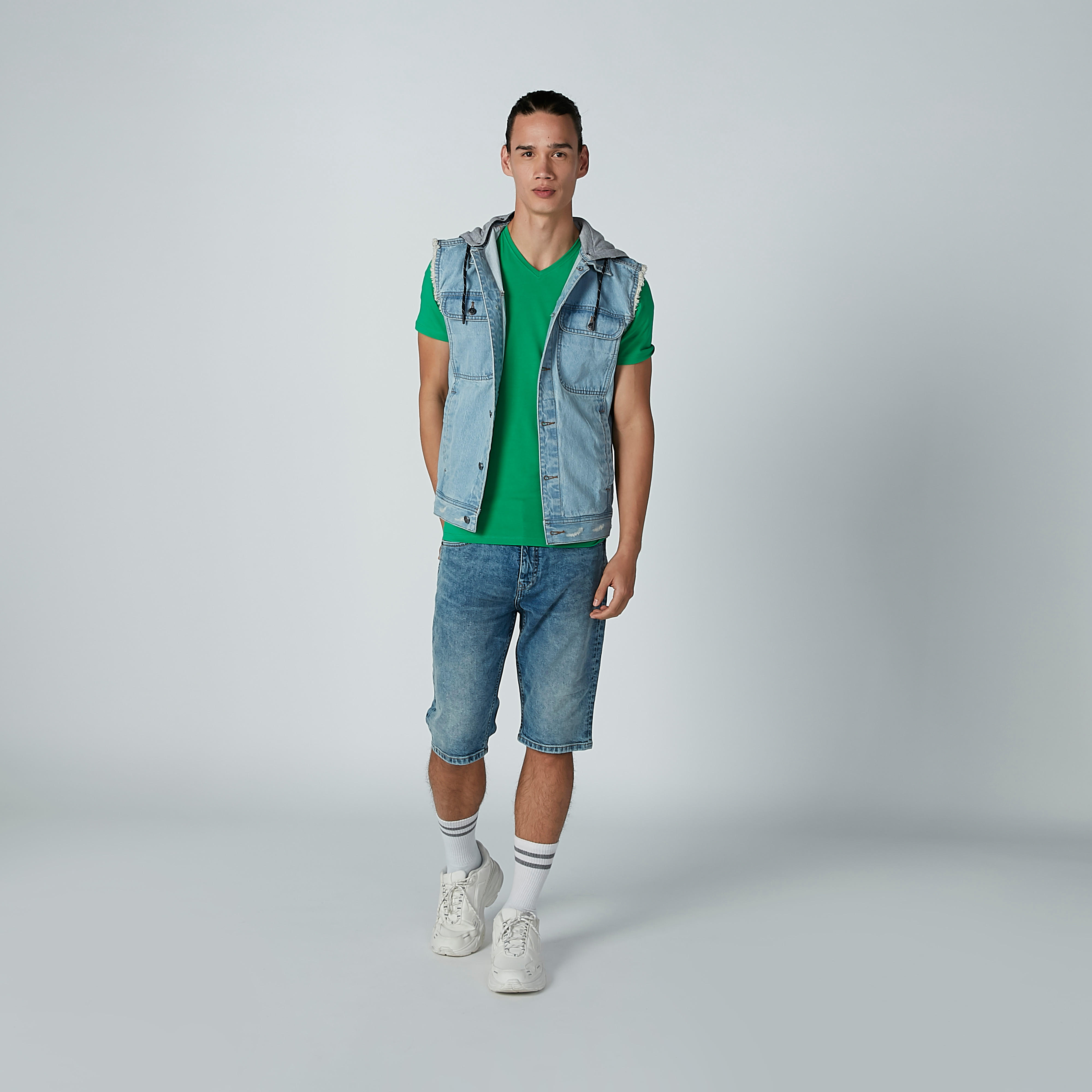 تيشيرت سادة بياقة V وأكمام قصيرة-men-clothing-tshirtsandpolos-tshirts-image-2