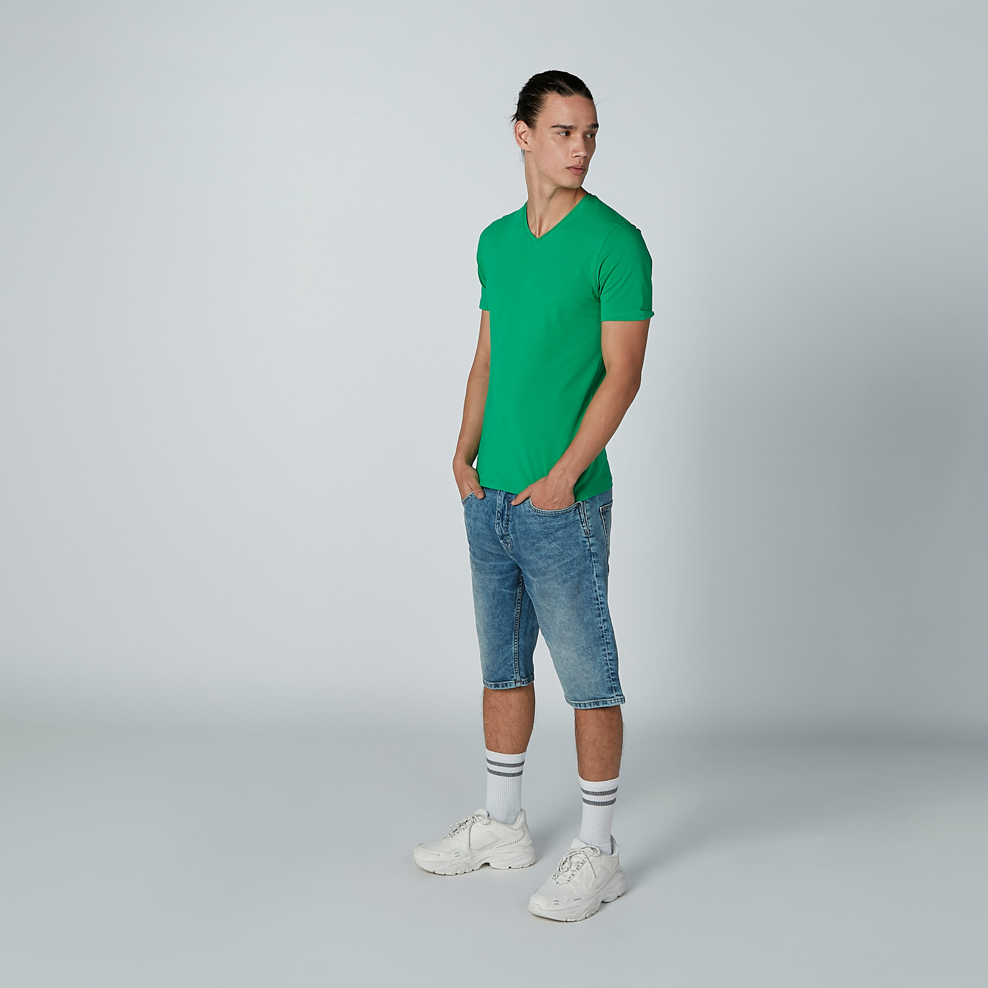 تيشيرت سادة بياقة V وأكمام قصيرة-men-clothing-tshirtsandpolos-tshirts-image-4