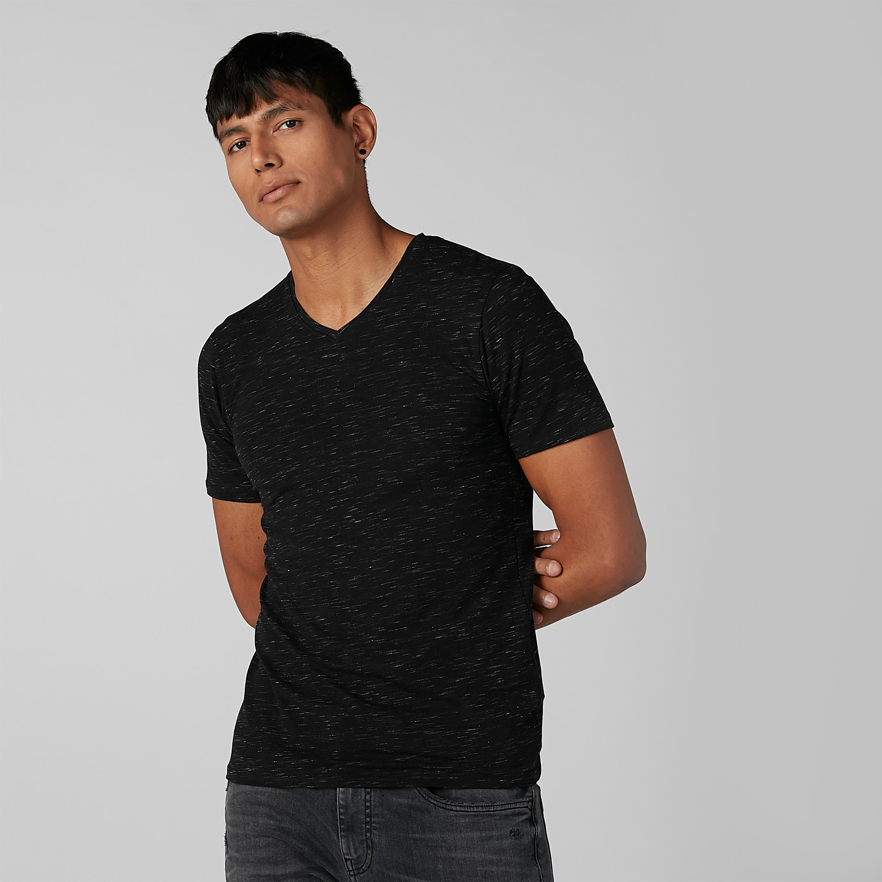 تيشيرت بياقة V وأكمام قصيرة وطبعات-men-clothing-tshirtsandpolos-tshirts-image-1
