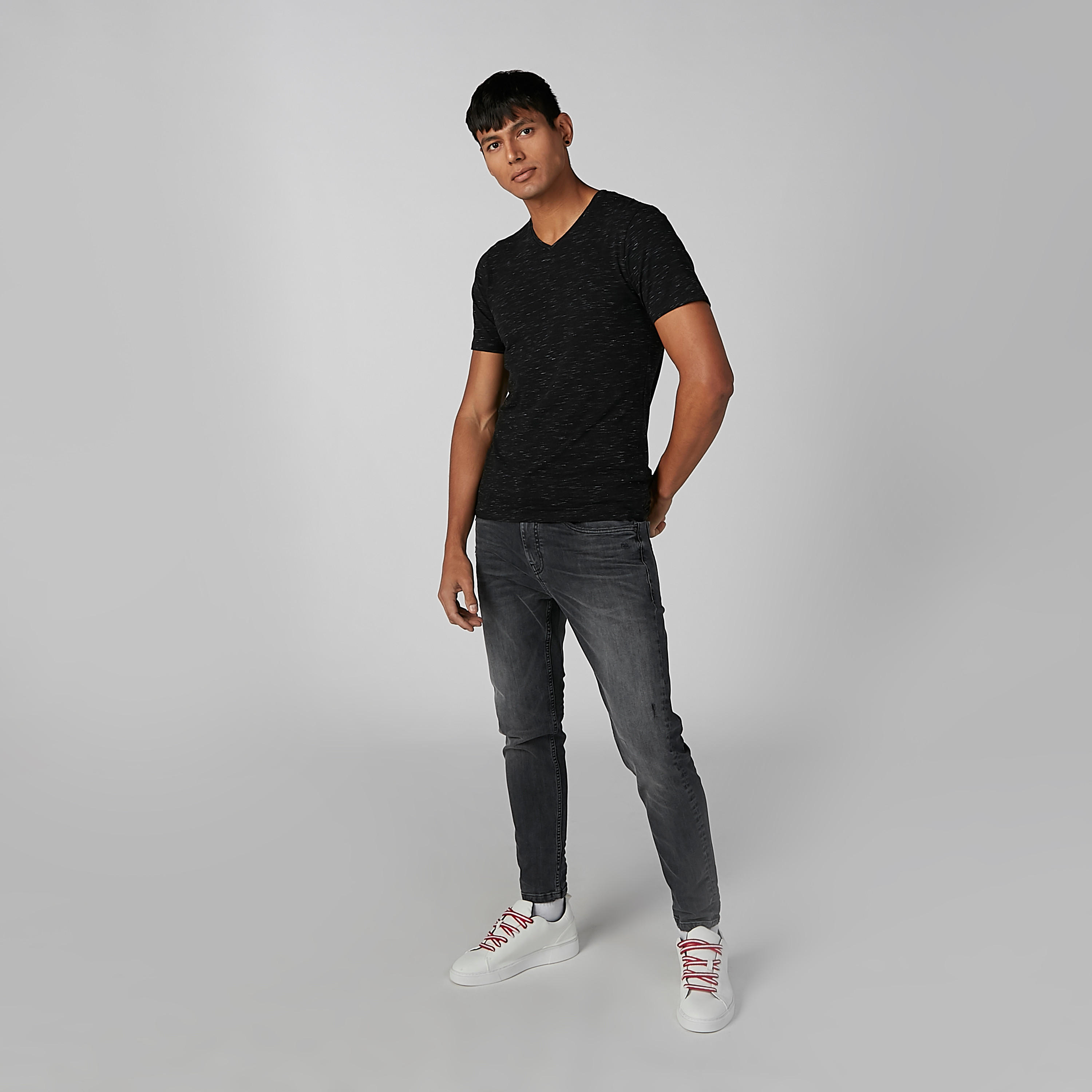 تيشيرت بياقة V وأكمام قصيرة وطبعات-men-clothing-tshirtsandpolos-tshirts-image-2