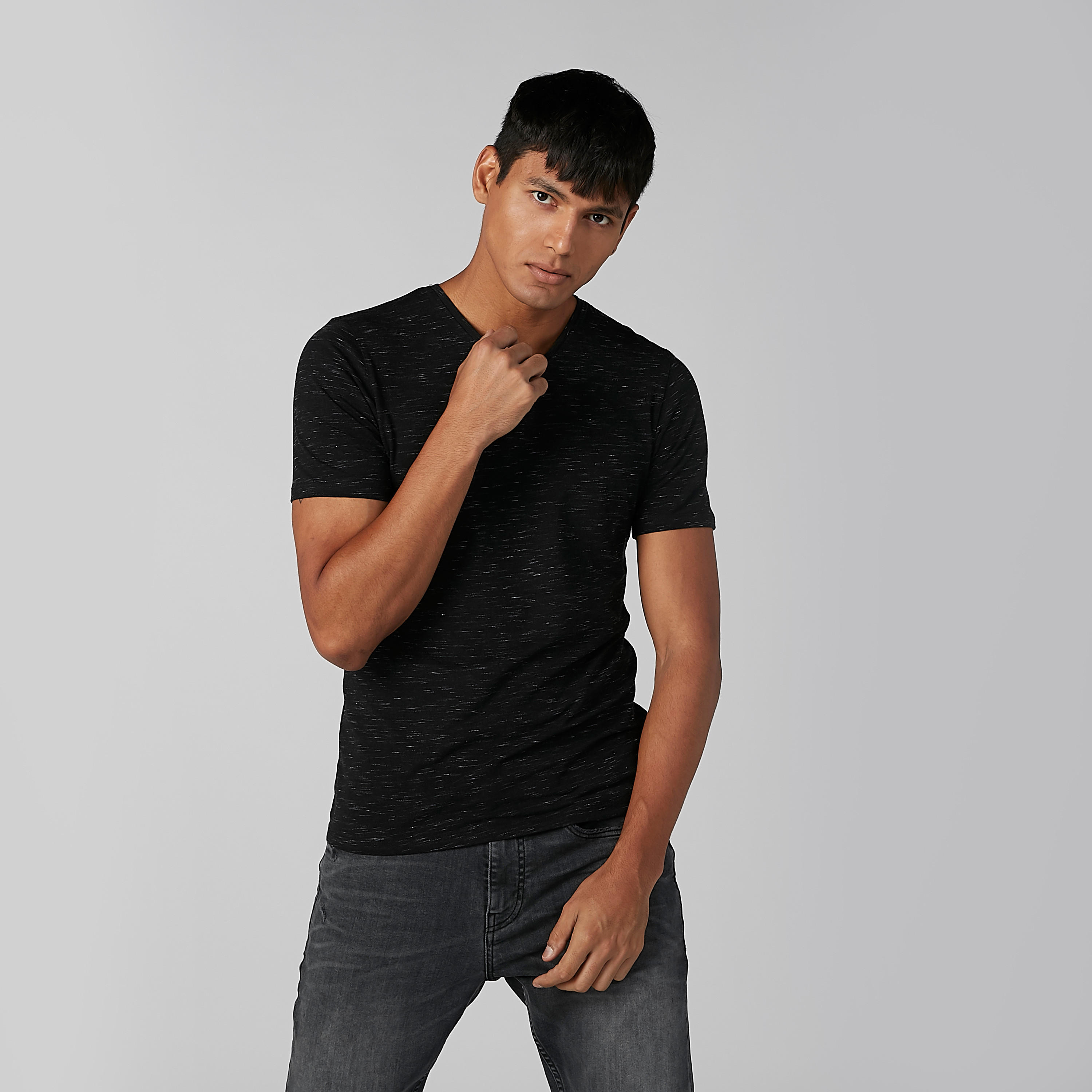 تيشيرت بياقة V وأكمام قصيرة وطبعات-men-clothing-tshirtsandpolos-tshirts-image-4