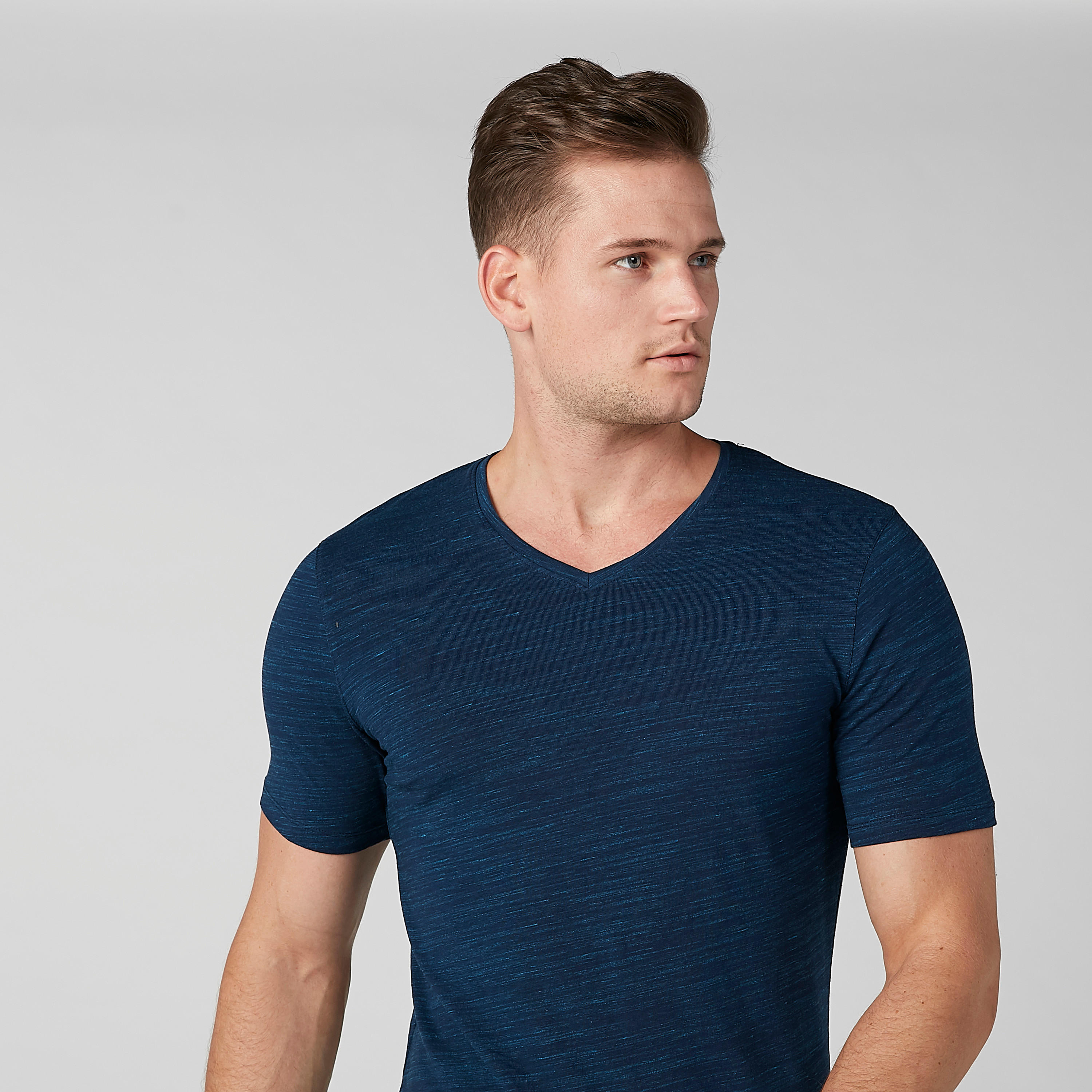 تيشيرت سادة بياقة V وأكمام قصيرة-men-clothing-tshirtsandpolos-tshirts-image-2