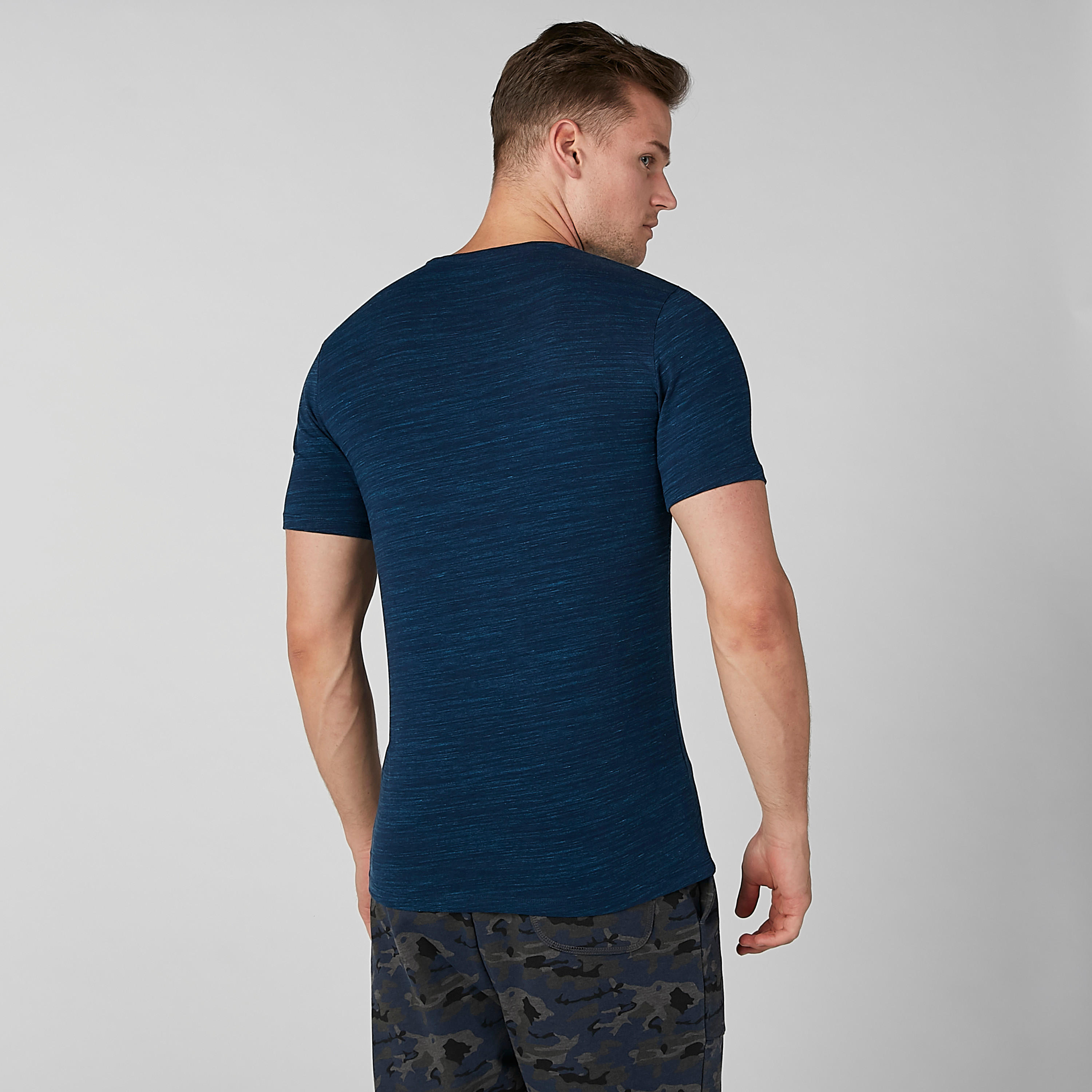 تيشيرت سادة بياقة V وأكمام قصيرة-men-clothing-tshirtsandpolos-tshirts-image-4