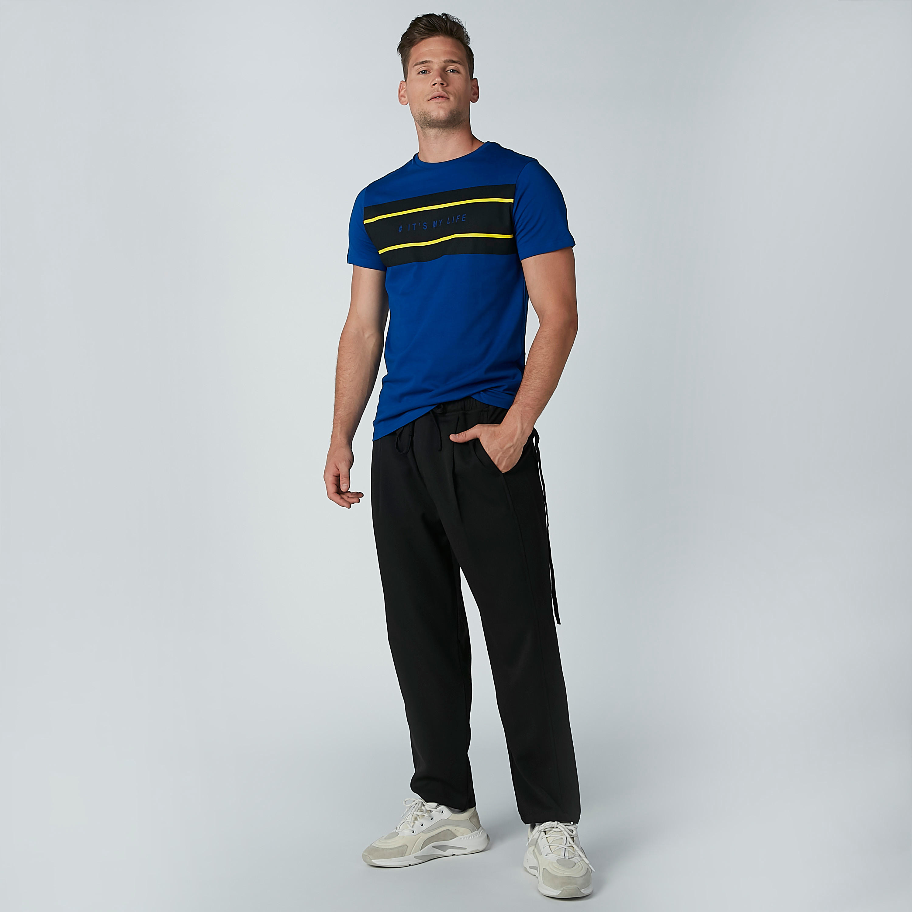تيشيرت بياقة مستديرة وأكمام قصيرة وطبعات-men-clothing-tshirtsandpolos-tshirts-image-3