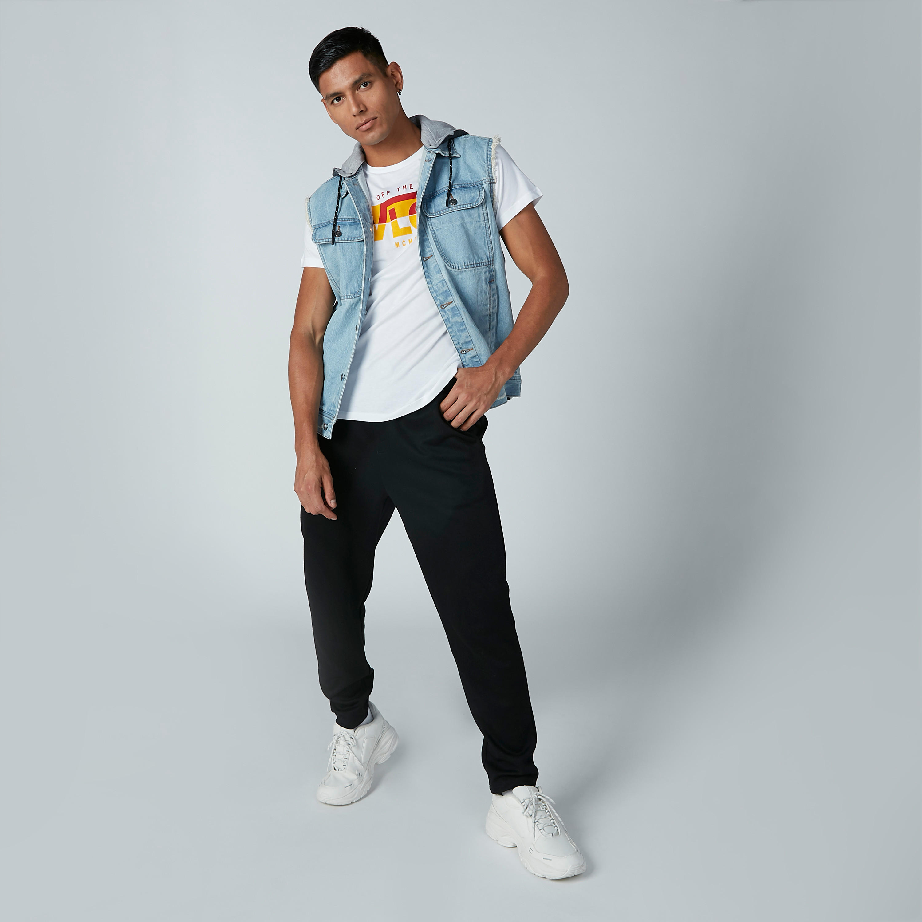 تيشيرت بياقة مستديرة وأكمام قصيرة وطبعات-men-clothing-tshirtsandpolos-tshirts-image-1