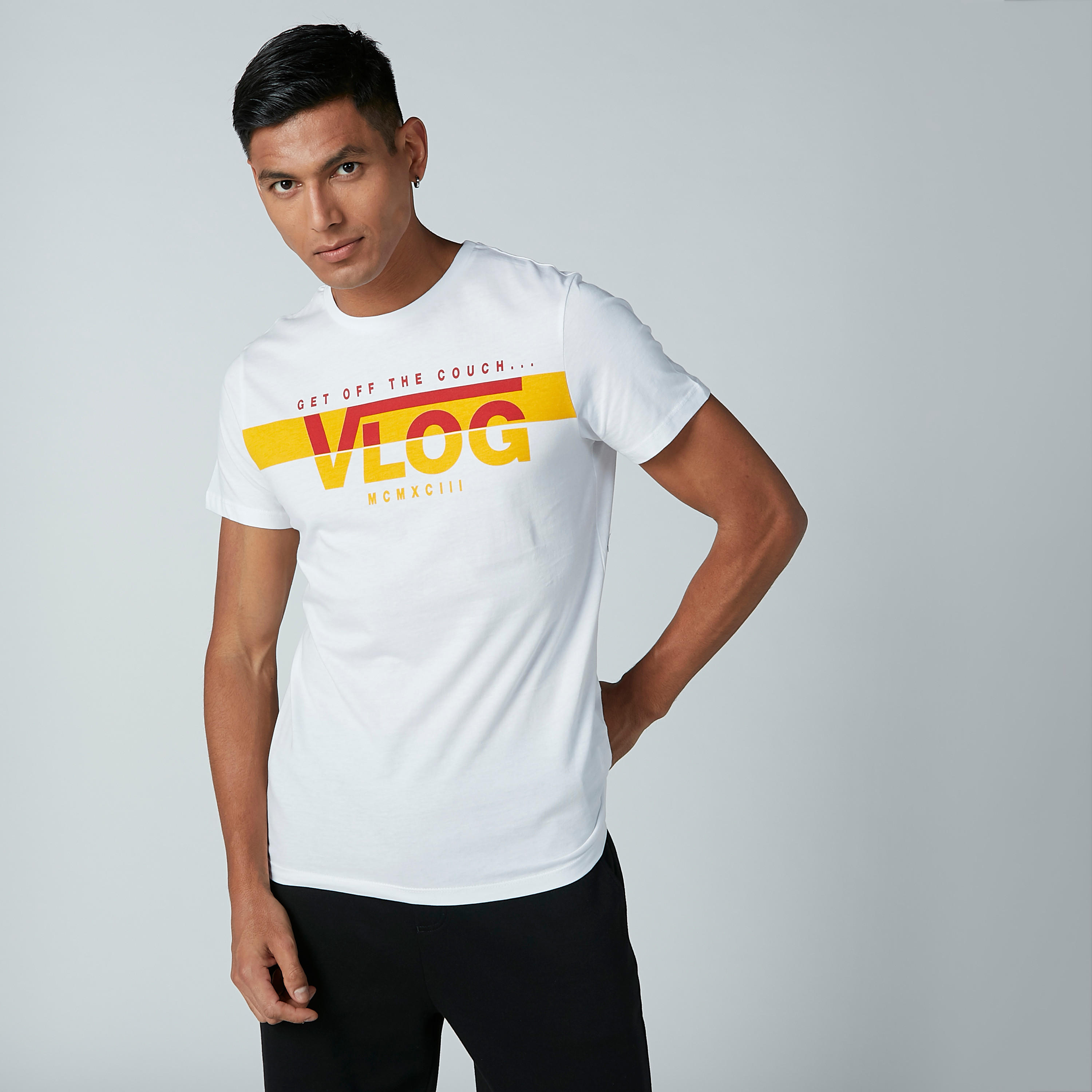 تيشيرت بياقة مستديرة وأكمام قصيرة وطبعات-men-clothing-tshirtsandpolos-tshirts-image-2