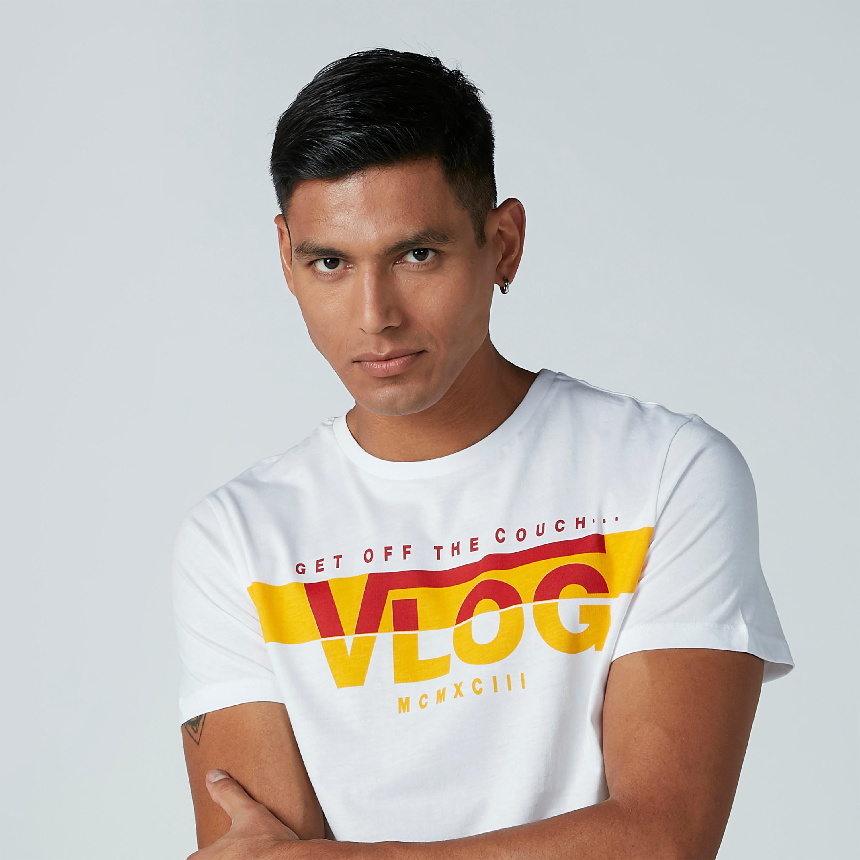 تيشيرت بياقة مستديرة وأكمام قصيرة وطبعات-men-clothing-tshirtsandpolos-tshirts-image-3