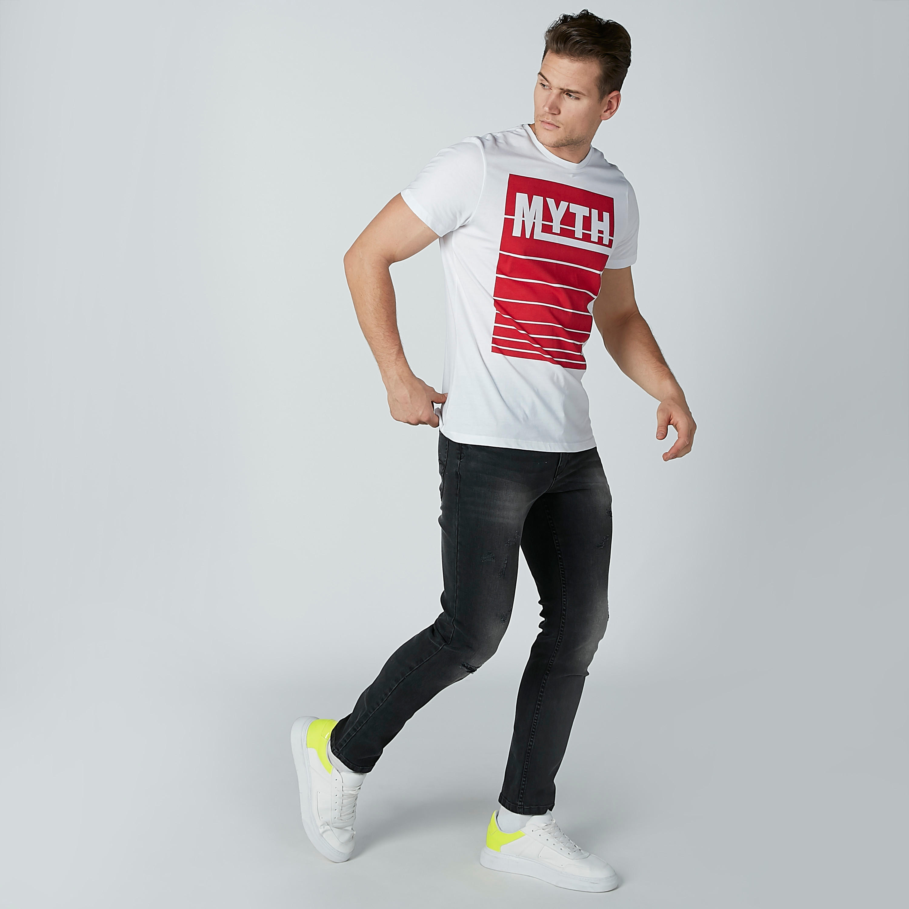 تيشيرت بياقة مستديرة وأكمام قصيرة وطبعات-men-clothing-tshirtsandpolos-tshirts-image-2