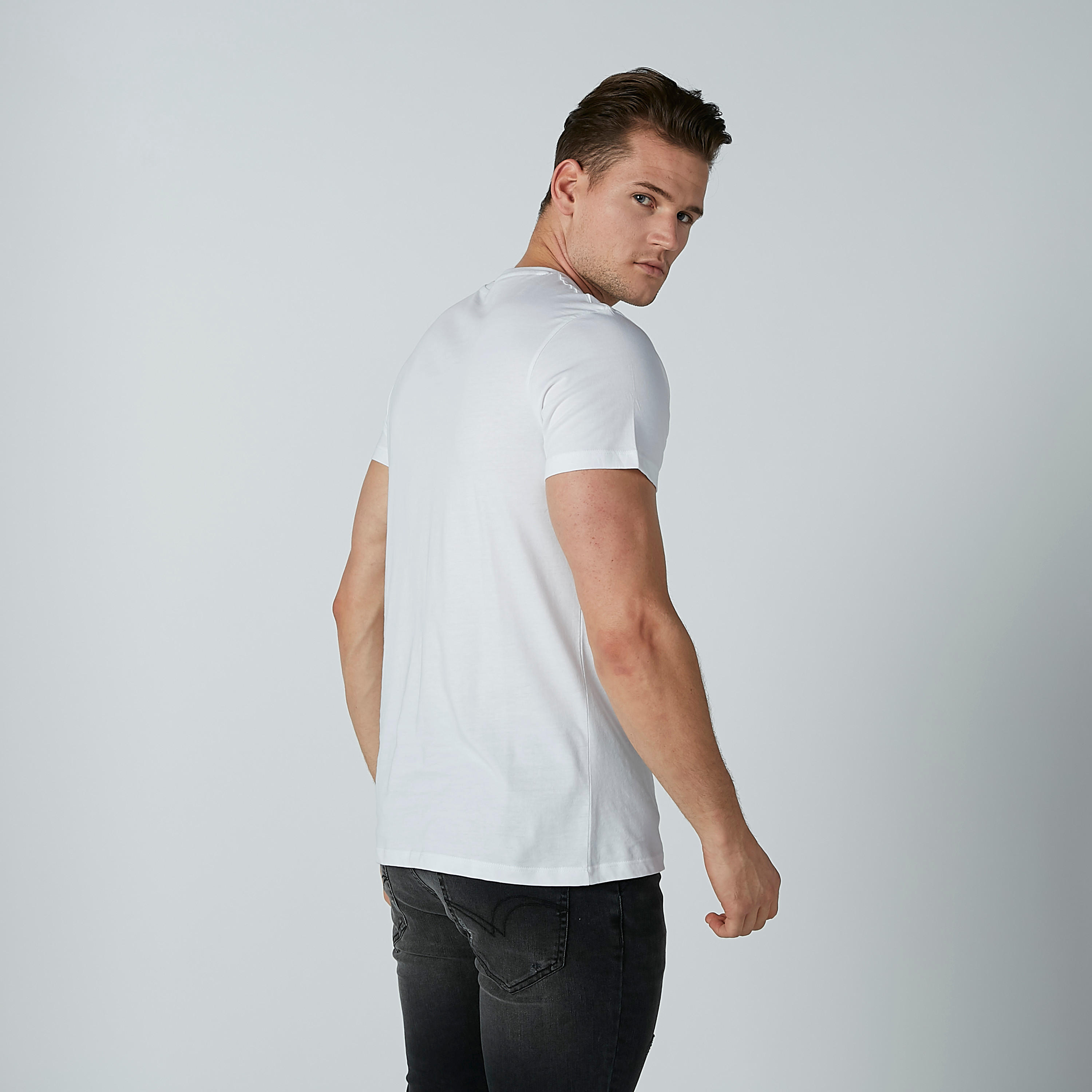 تيشيرت بياقة مستديرة وأكمام قصيرة وطبعات-men-clothing-tshirtsandpolos-tshirts-image-3