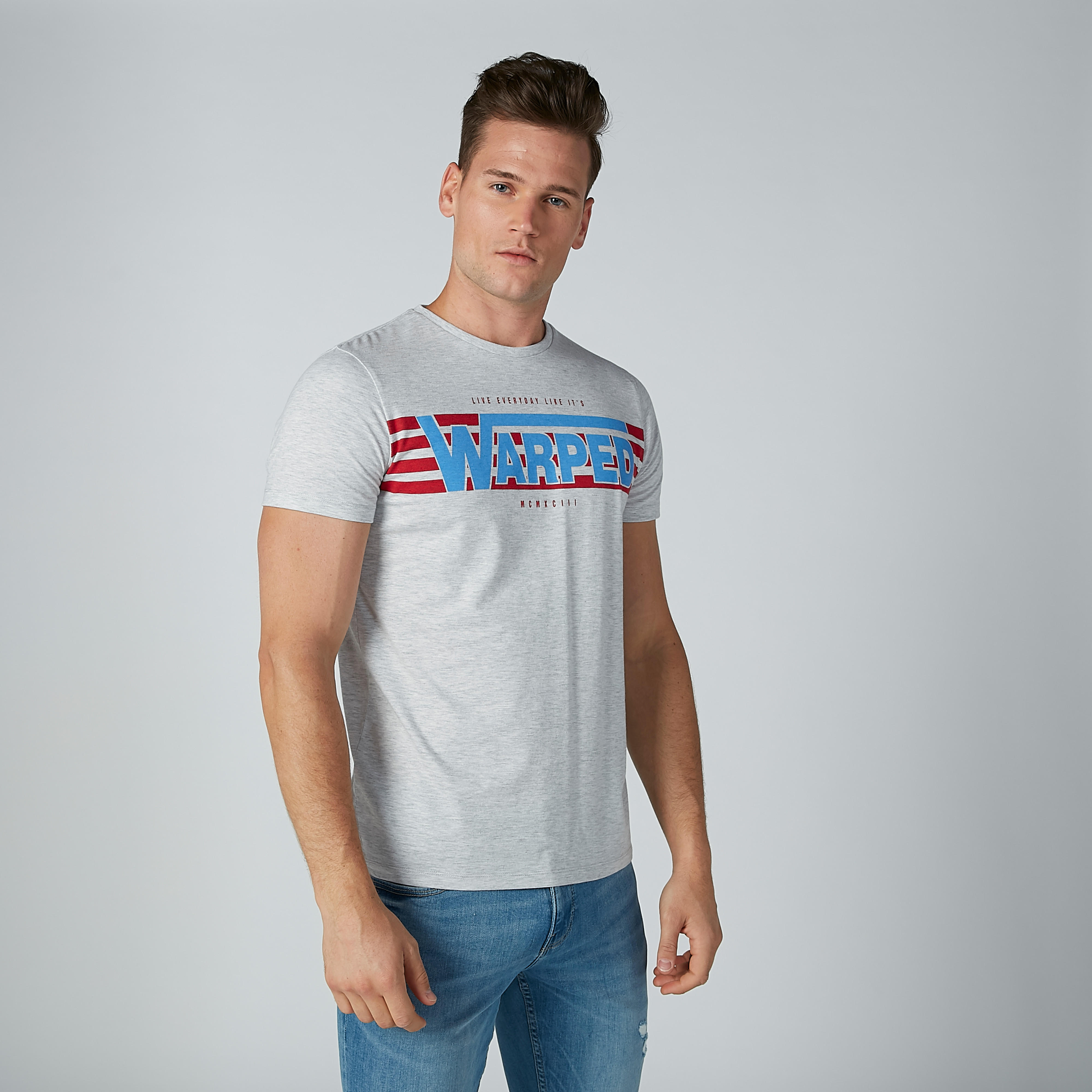 تيشيرت بياقة مستديرة وأكمام قصيرة وطبعات-men-clothing-tshirtsandpolos-tshirts-image-1