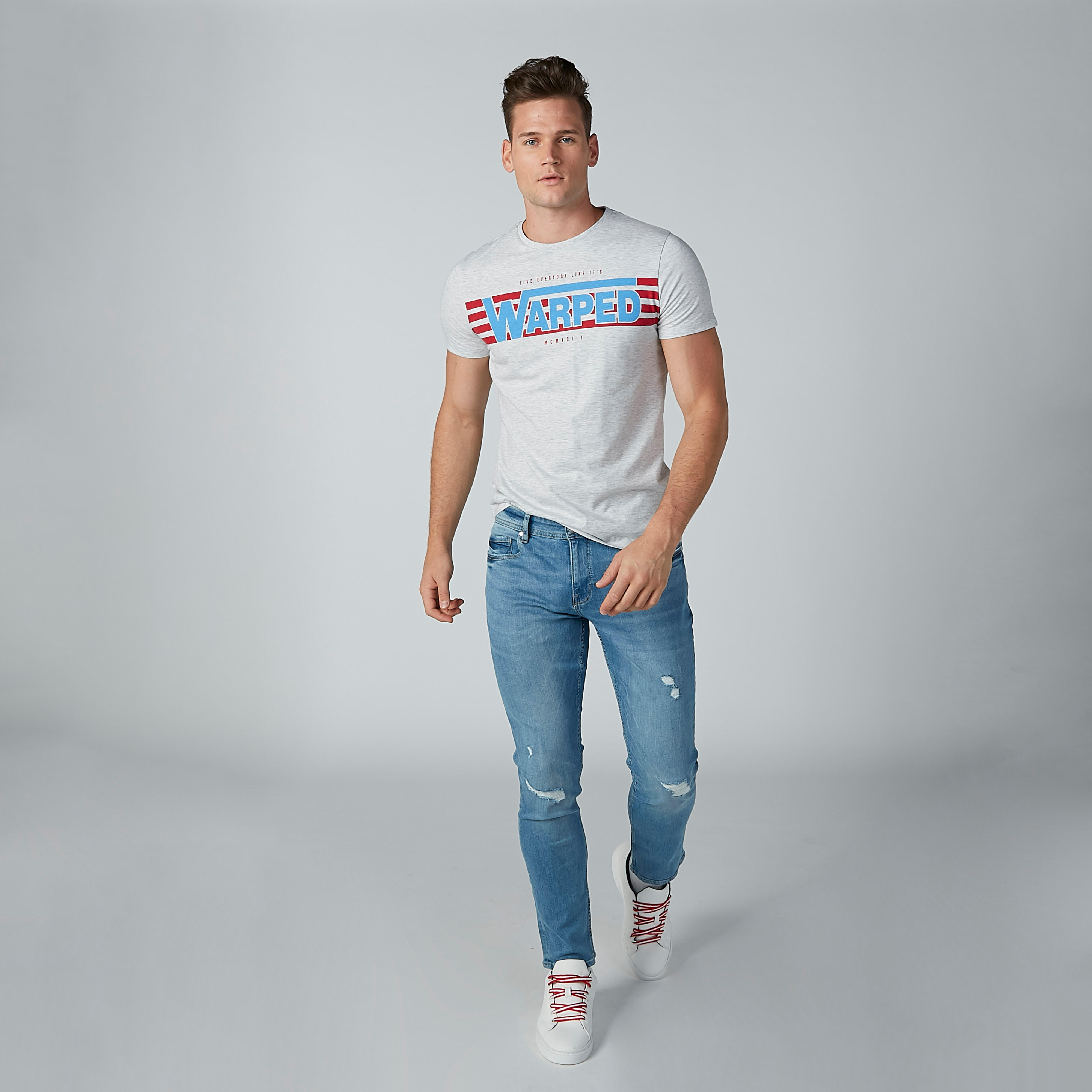 تيشيرت بياقة مستديرة وأكمام قصيرة وطبعات-men-clothing-tshirtsandpolos-tshirts-image-2