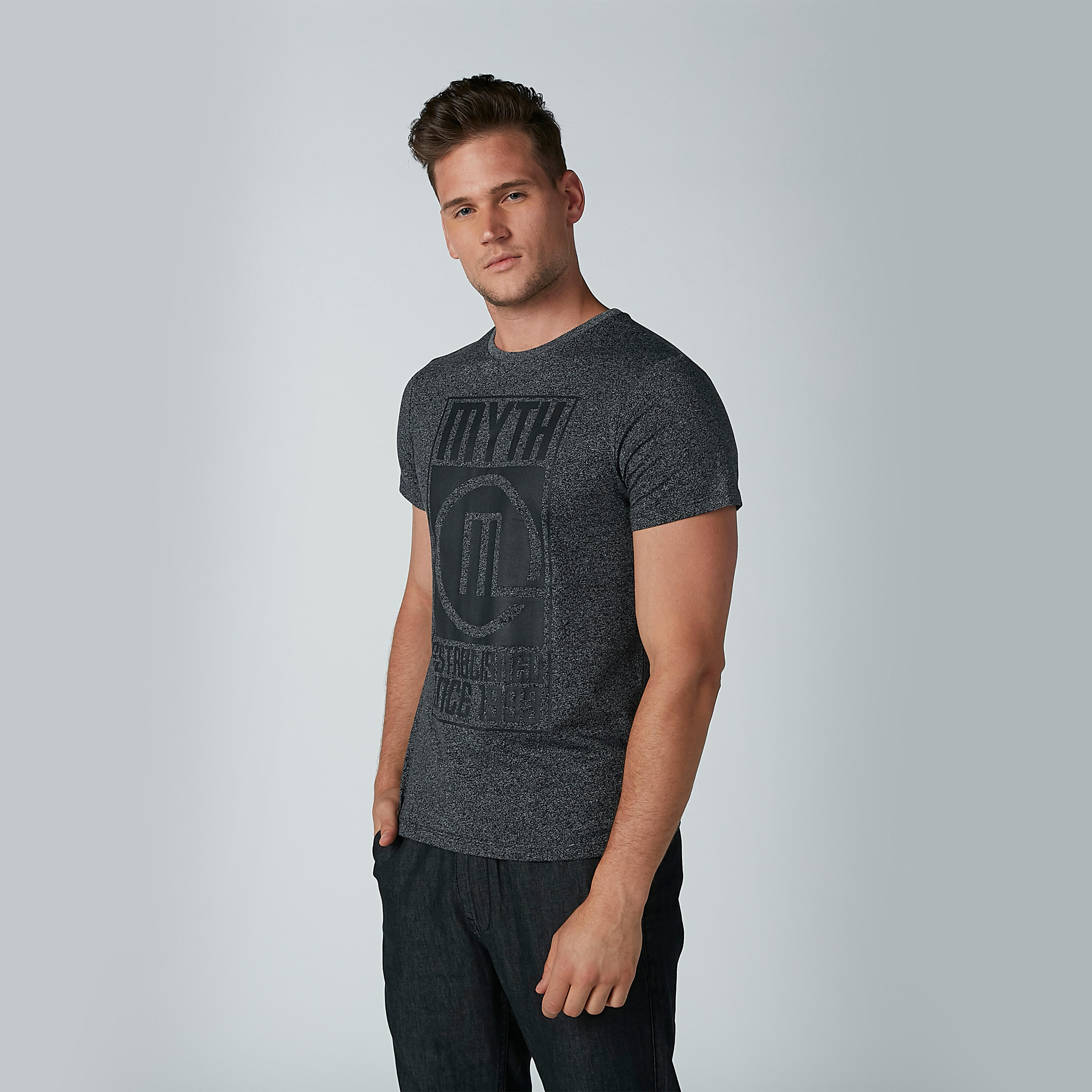تيشيرت بطبعات وياقة مستديرة وأكمام قصيرة-men-clothing-tshirtsandpolos-tshirts-image-3