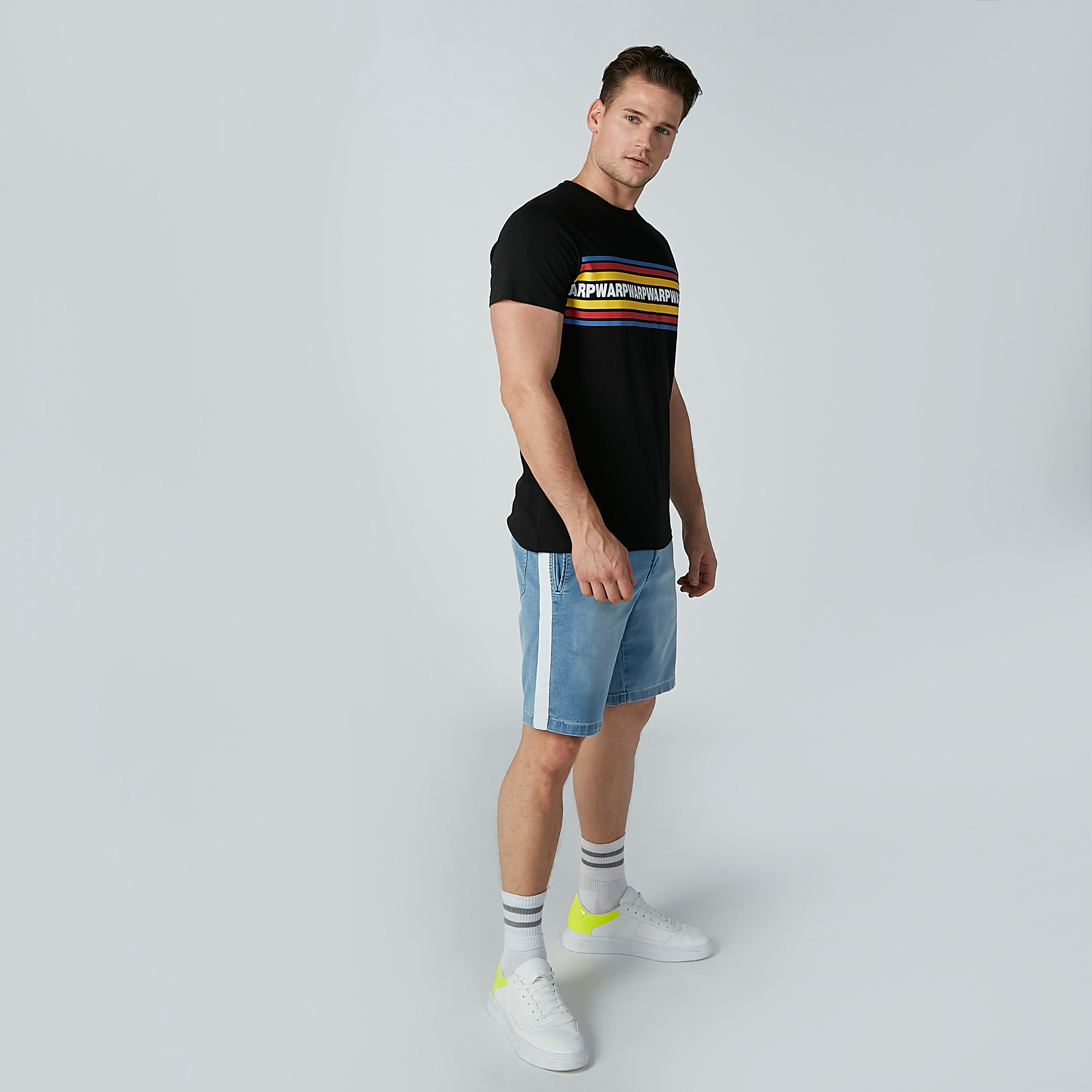 تيشيرت بياقة مستديرة وأكمام قصيرة وطبعات-men-clothing-tshirtsandpolos-tshirts-image-1
