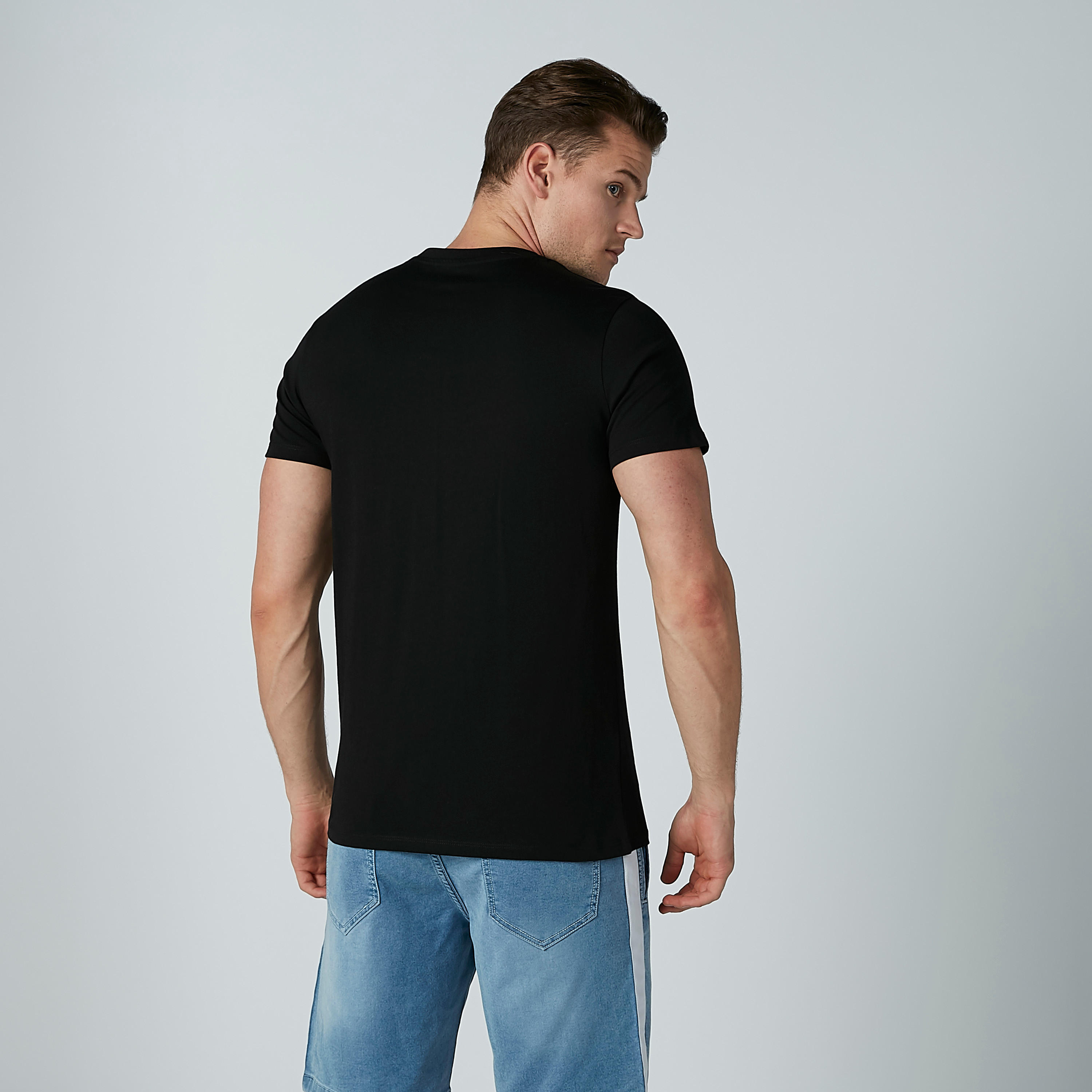 تيشيرت بياقة مستديرة وأكمام قصيرة وطبعات-men-clothing-tshirtsandpolos-tshirts-image-3