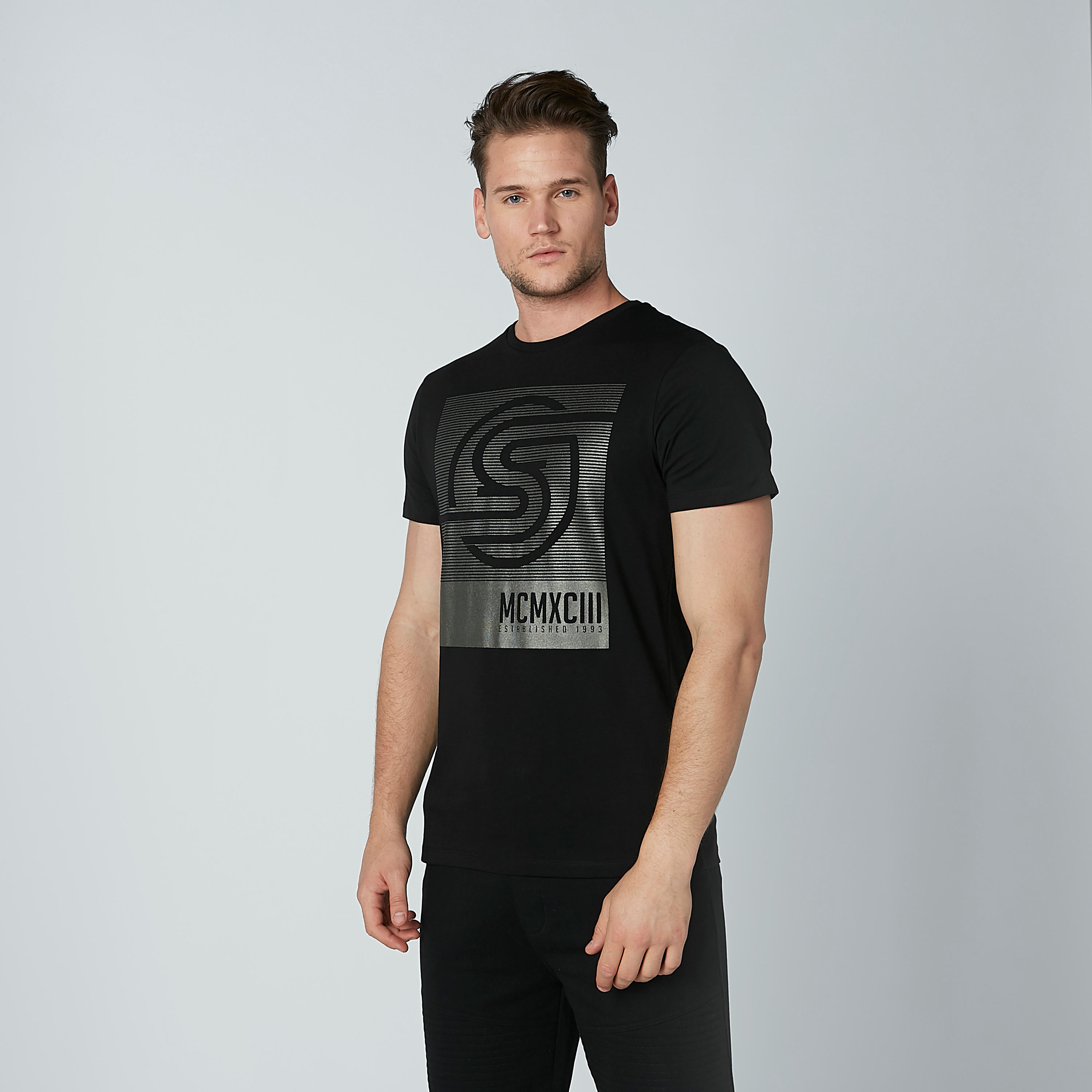 تيشيرت بياقة مستديرة وأكمام قصيرة وطبعات-men-clothing-tshirtsandpolos-tshirts-image-1