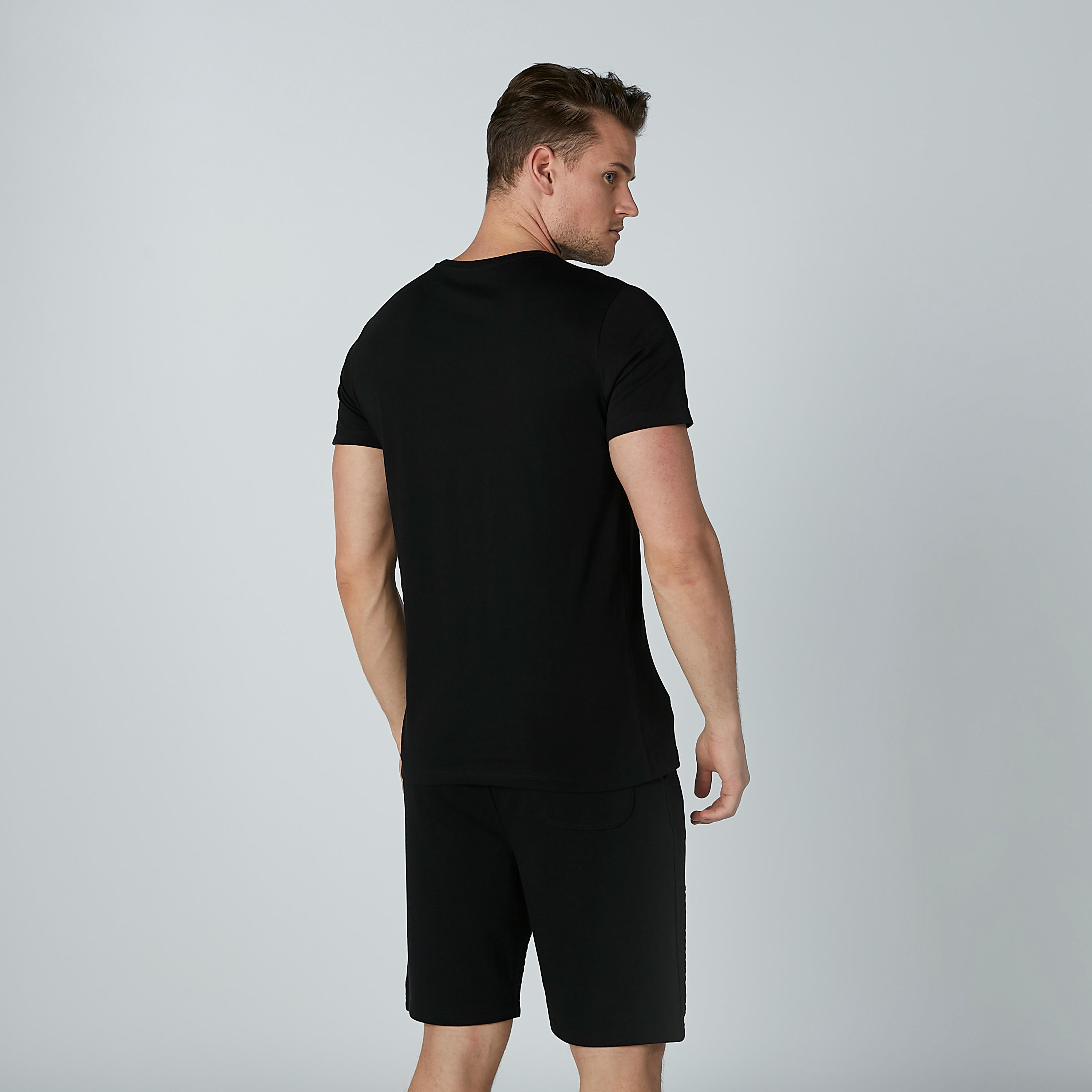 تيشيرت بياقة مستديرة وأكمام قصيرة وطبعات-men-clothing-tshirtsandpolos-tshirts-image-2