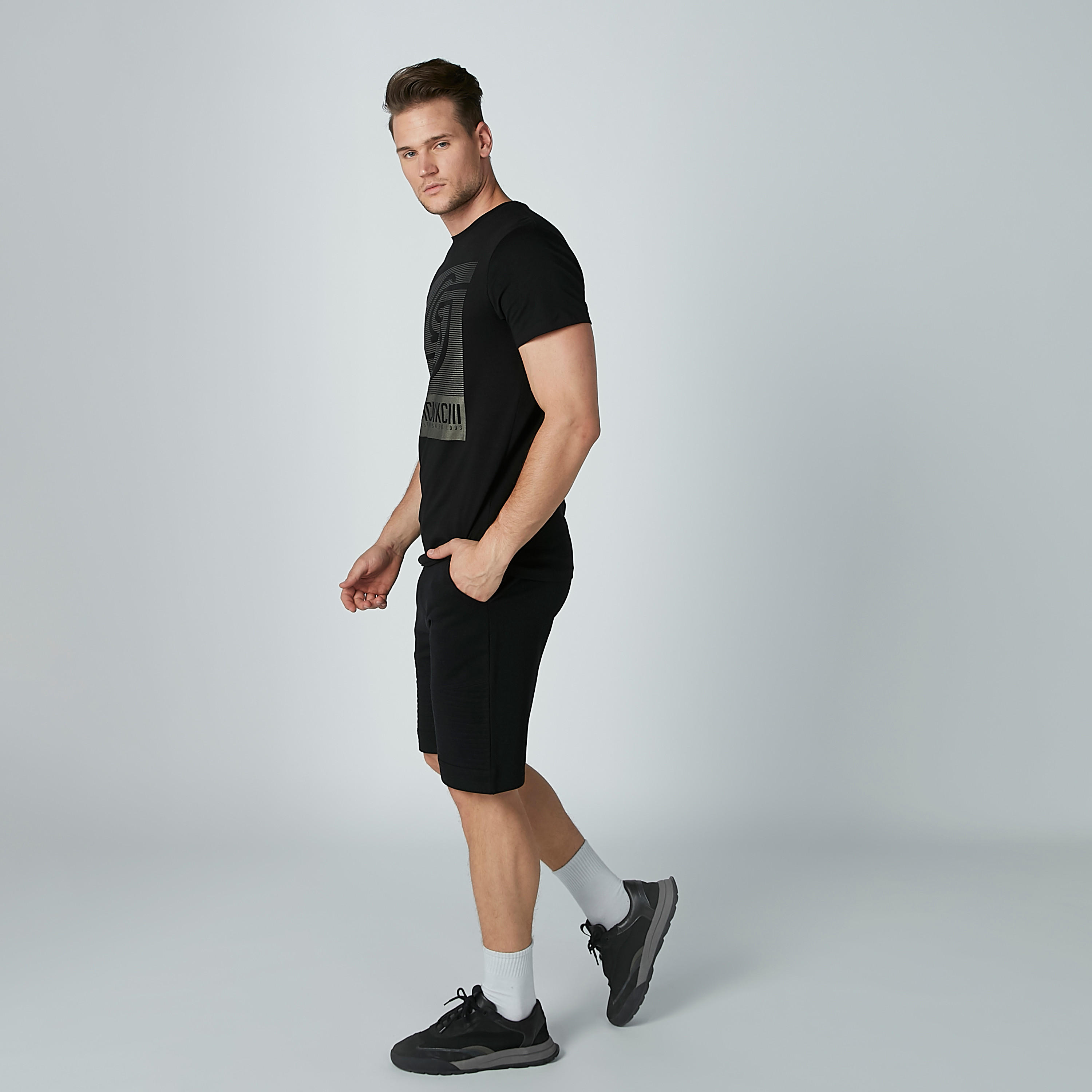 تيشيرت بياقة مستديرة وأكمام قصيرة وطبعات-men-clothing-tshirtsandpolos-tshirts-image-3