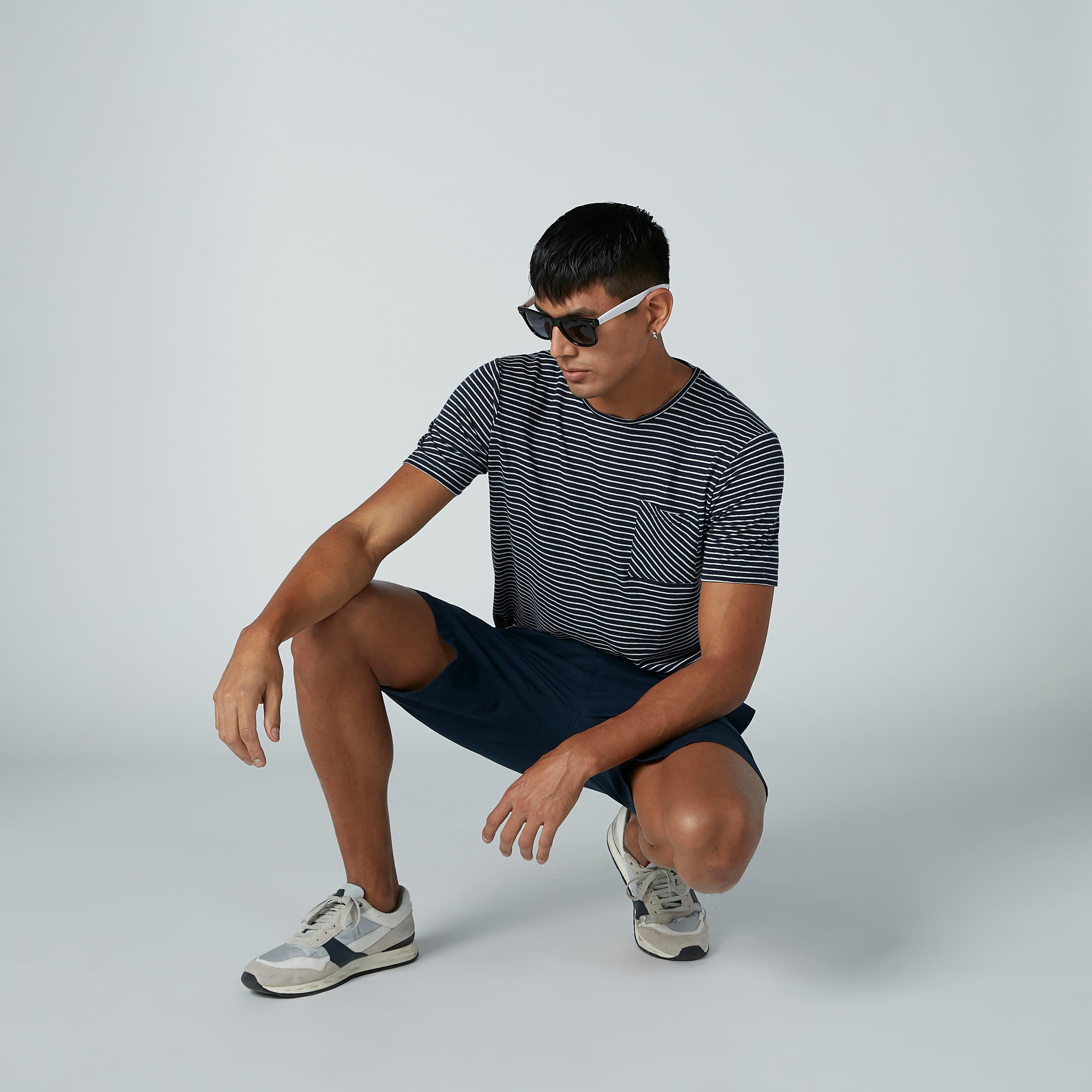 شورت سادة برباط إغلاق وجيوب-men-clothing-bottoms-shorts-image-1