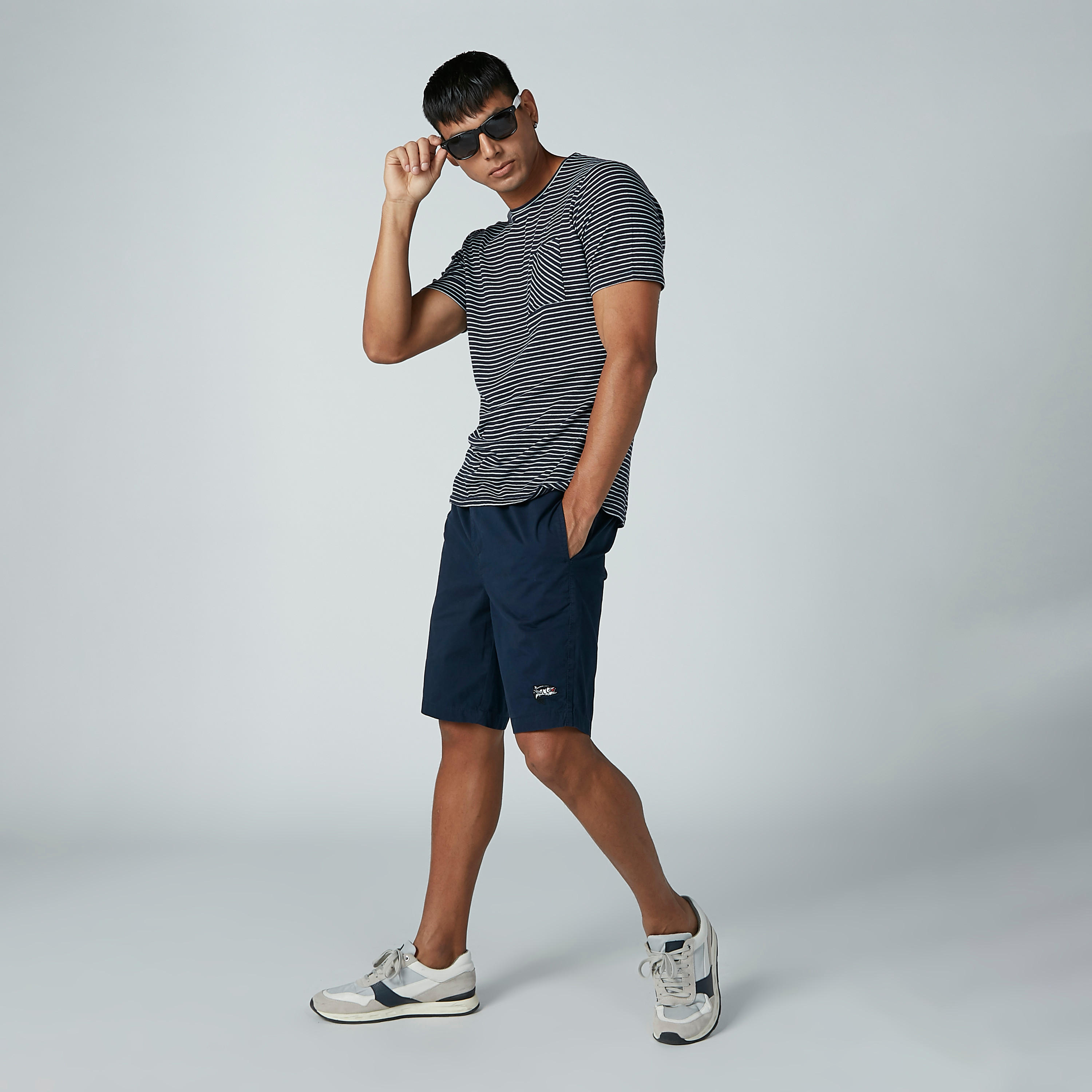 شورت سادة برباط إغلاق وجيوب-men-clothing-bottoms-shorts-image-4