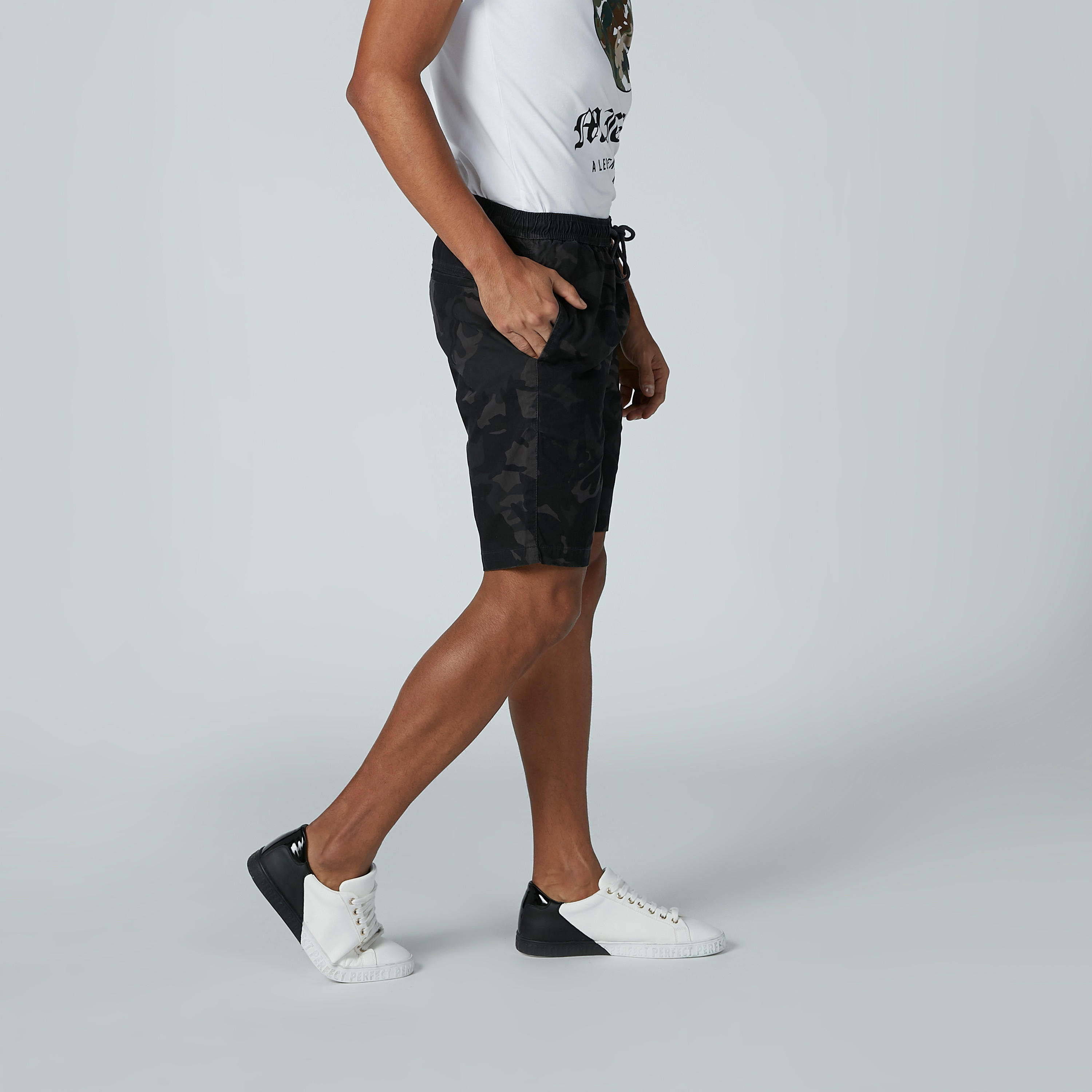 شورت بجيوب ورباط وطبعات-men-clothing-bottoms-shorts-image-3