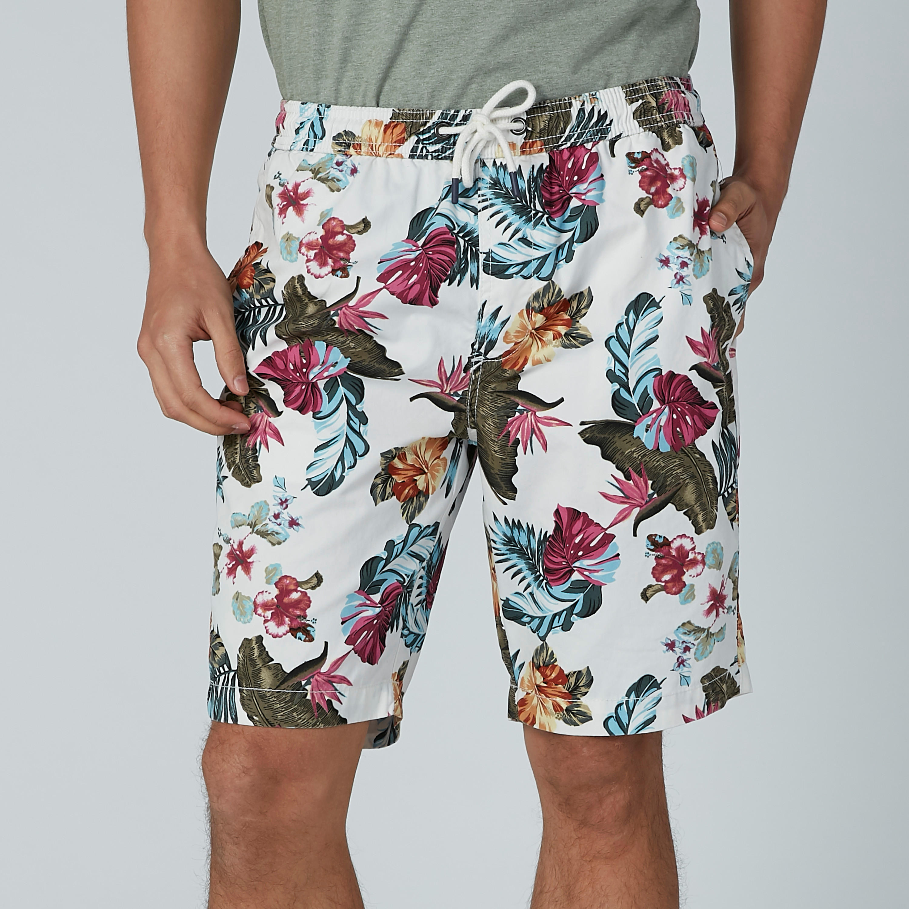 شورت برباط وجيوب وطبعات زهرية-men-clothing-bottoms-shorts-image-1