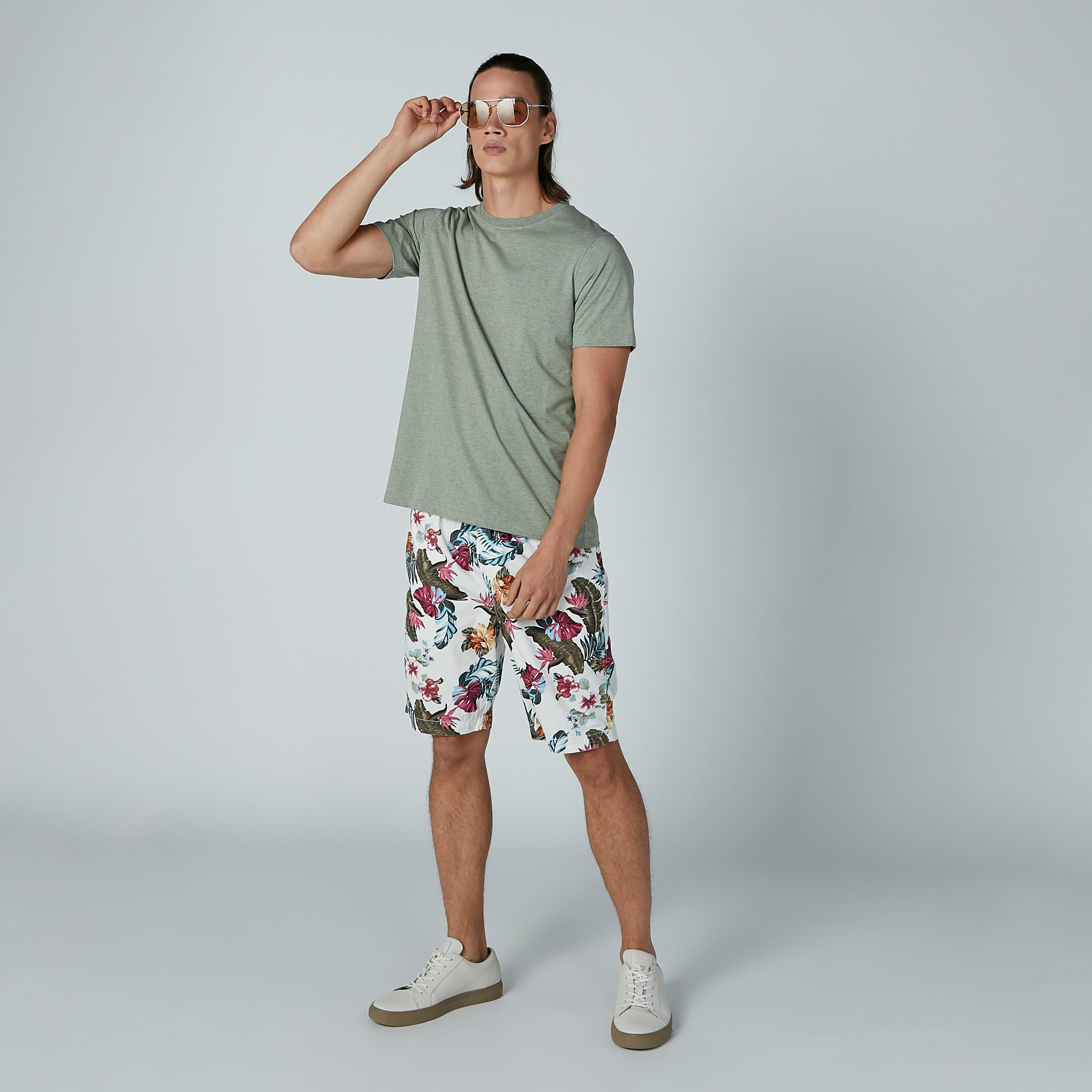شورت برباط وجيوب وطبعات زهرية-men-clothing-bottoms-shorts-image-2