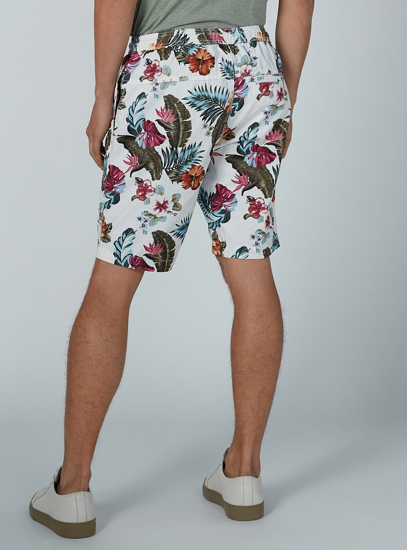 شورت برباط وجيوب وطبعات زهرية-men-clothing-bottoms-shorts-image-3