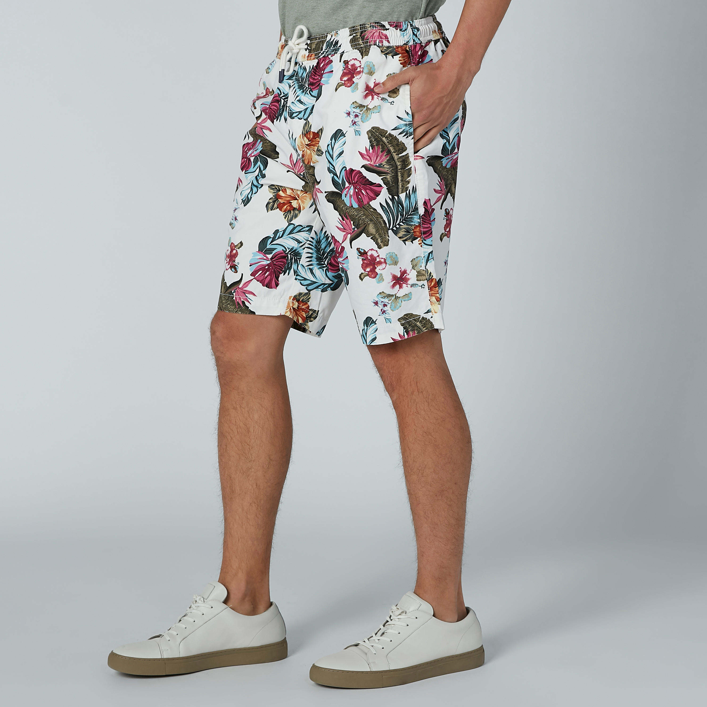 شورت برباط وجيوب وطبعات زهرية-men-clothing-bottoms-shorts-image-4
