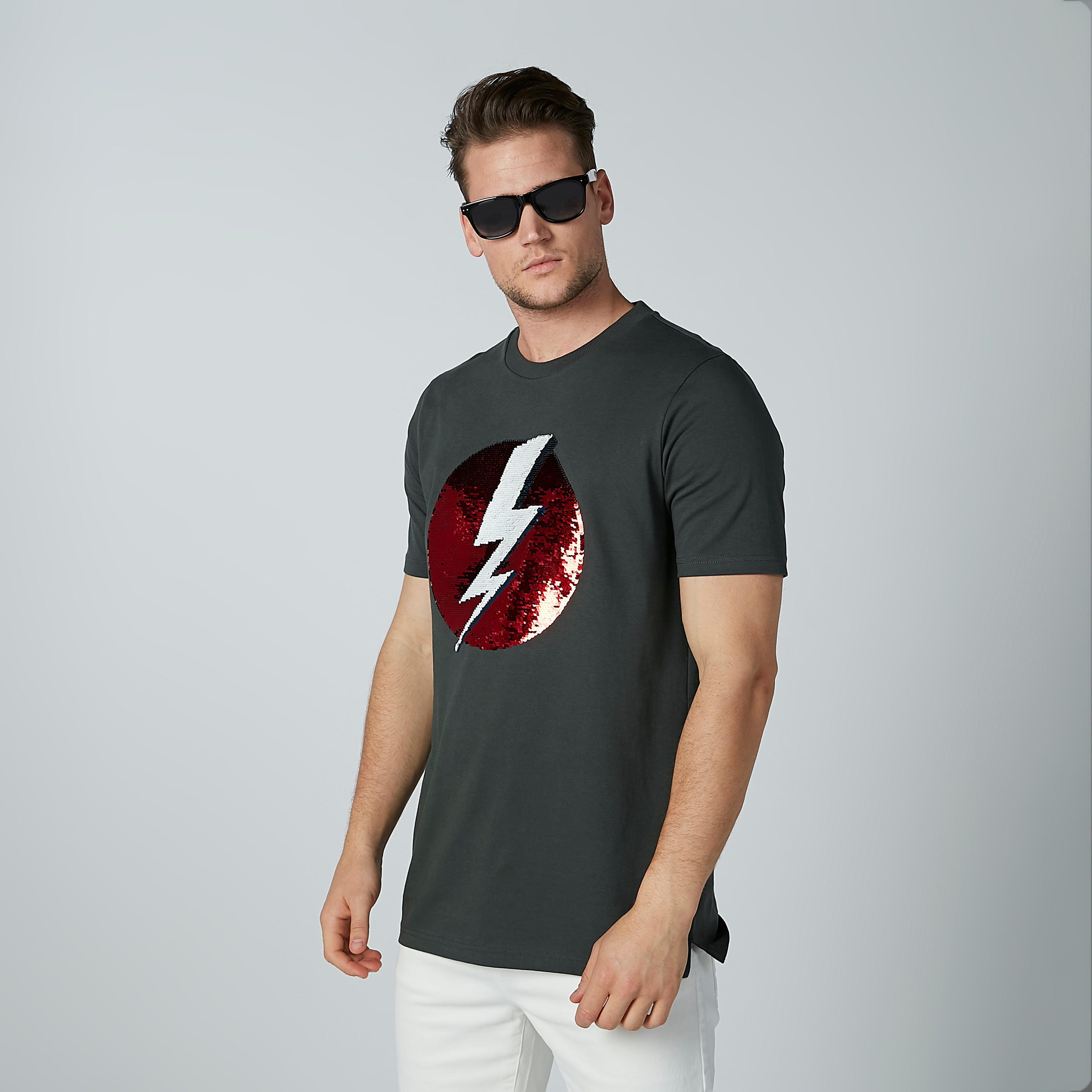 تيشيرت بياقة مستديرة وأكمام قصيرة وتفاصيل ترتر أفينجرز-men-clothing-tshirtsandpolos-tshirts-image-1