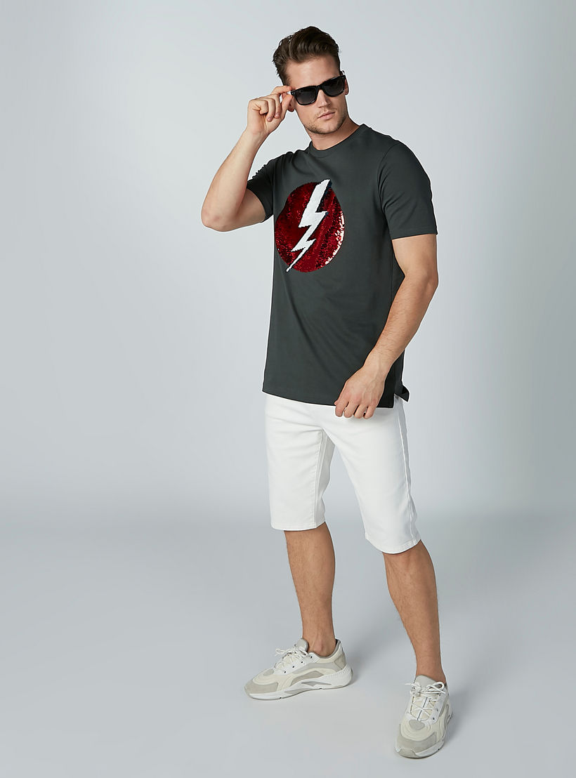 تيشيرت بياقة مستديرة وأكمام قصيرة وتفاصيل ترتر أفينجرز-men-clothing-tshirtsandpolos-tshirts-image-2